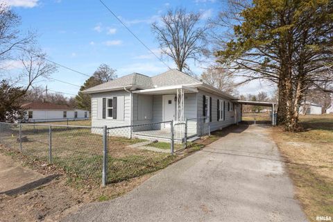 Homes For Sale - 1905 E Garland Street<br/> West Frankfort, IL 62896