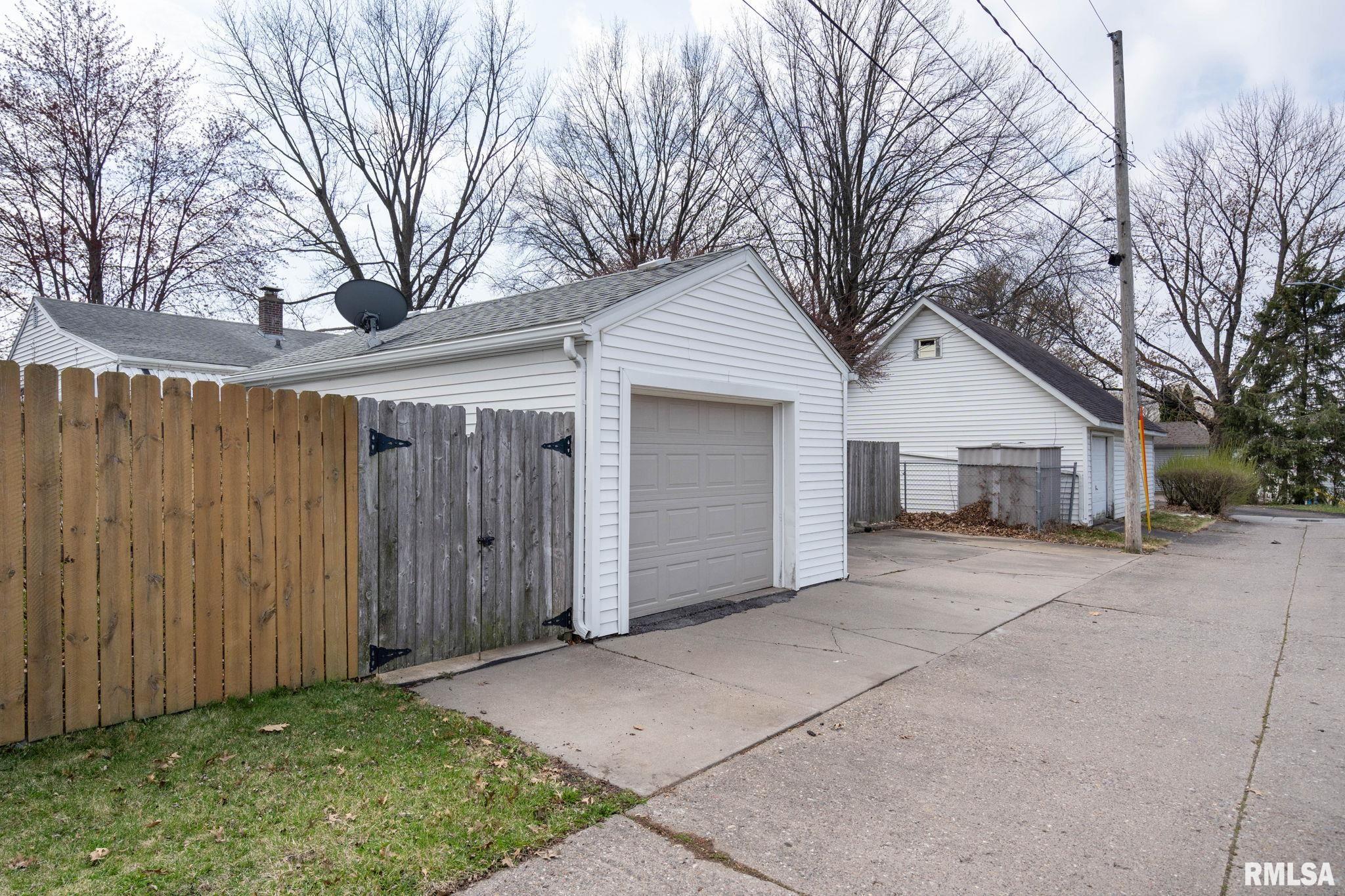 2108 E Lombard Street, Davenport, Iowa image 28
