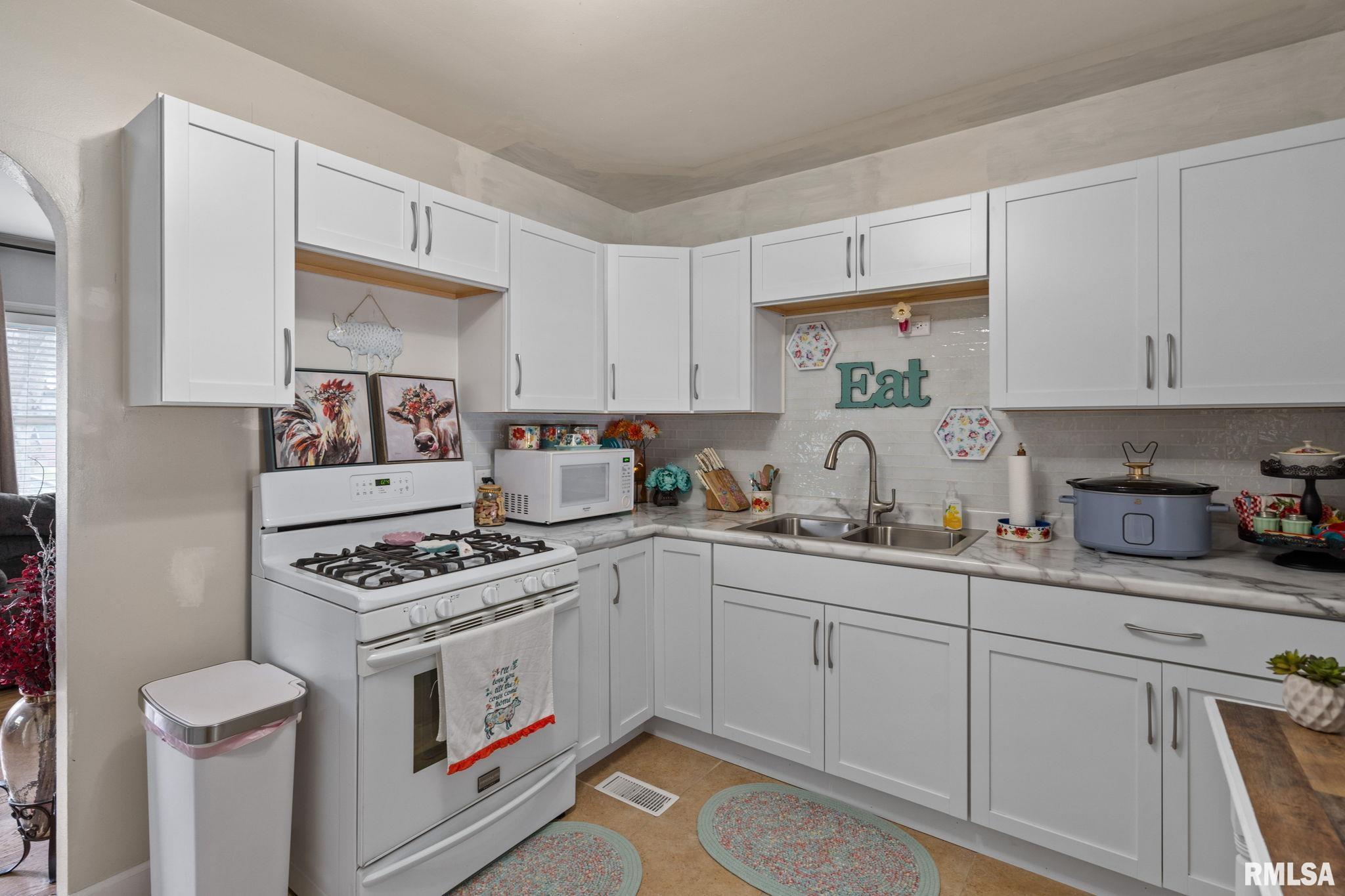 2108 E Lombard Street, Davenport, Iowa image 9