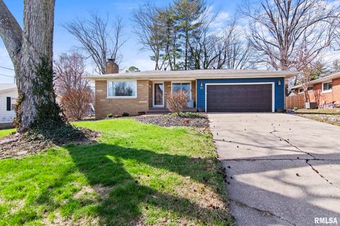 Homes For Sale - 19 Circle Drive<br/> Rochester, IL 62563