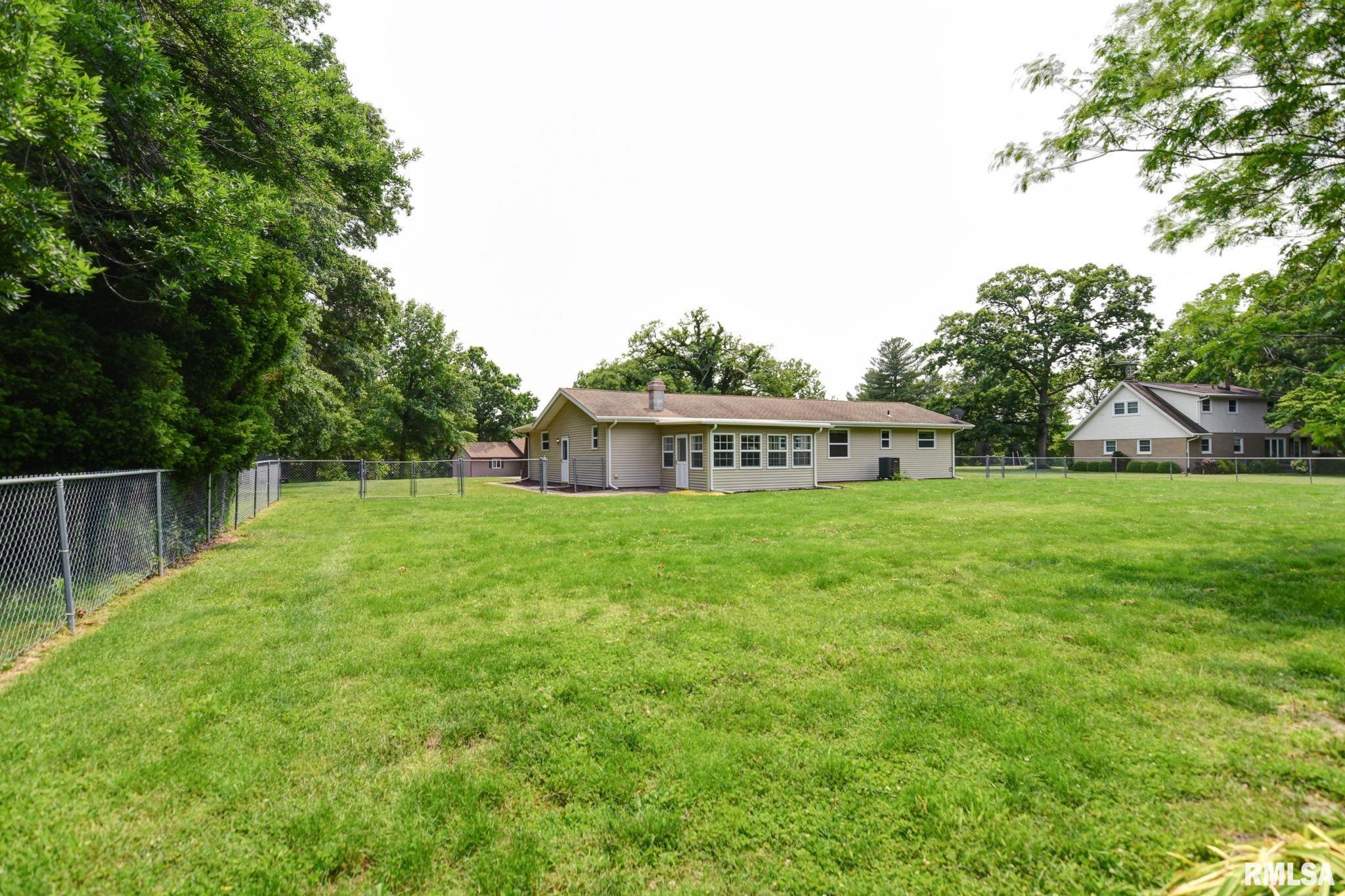 3519 E Lakeshore Drive, Taylorville, Illinois image 3