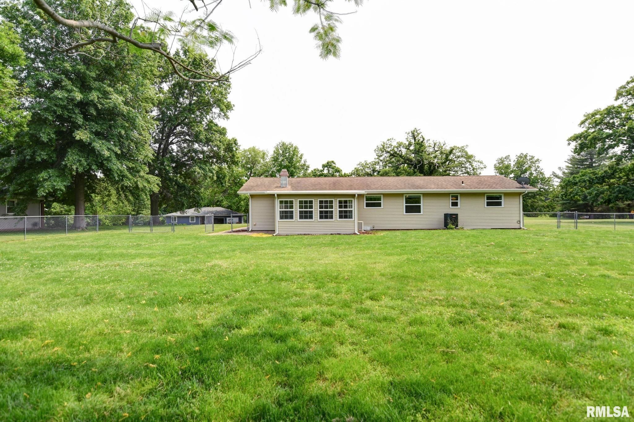 3519 E Lakeshore Drive, Taylorville, Illinois image 2