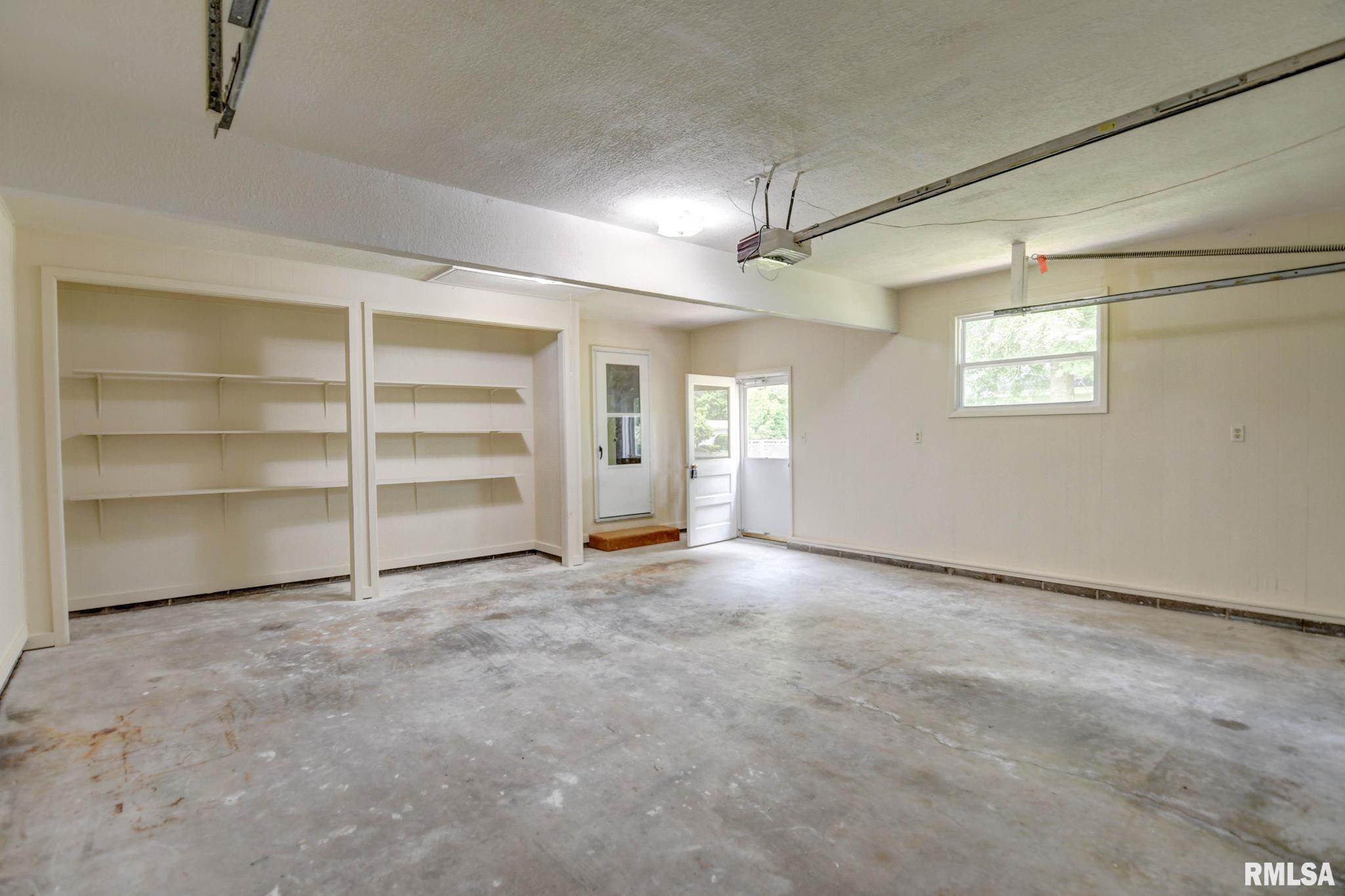 3519 E Lakeshore Drive, Taylorville, Illinois image 6