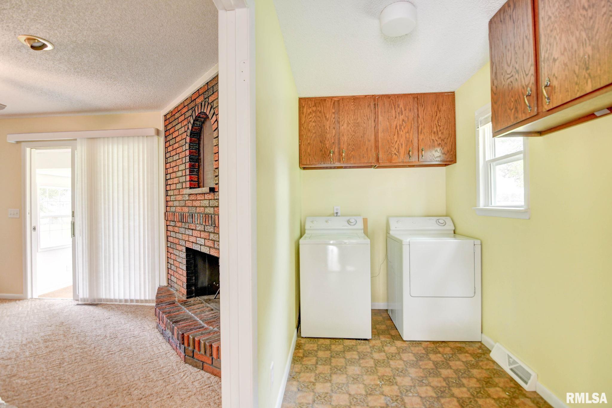 3519 E Lakeshore Drive, Taylorville, Illinois image 8
