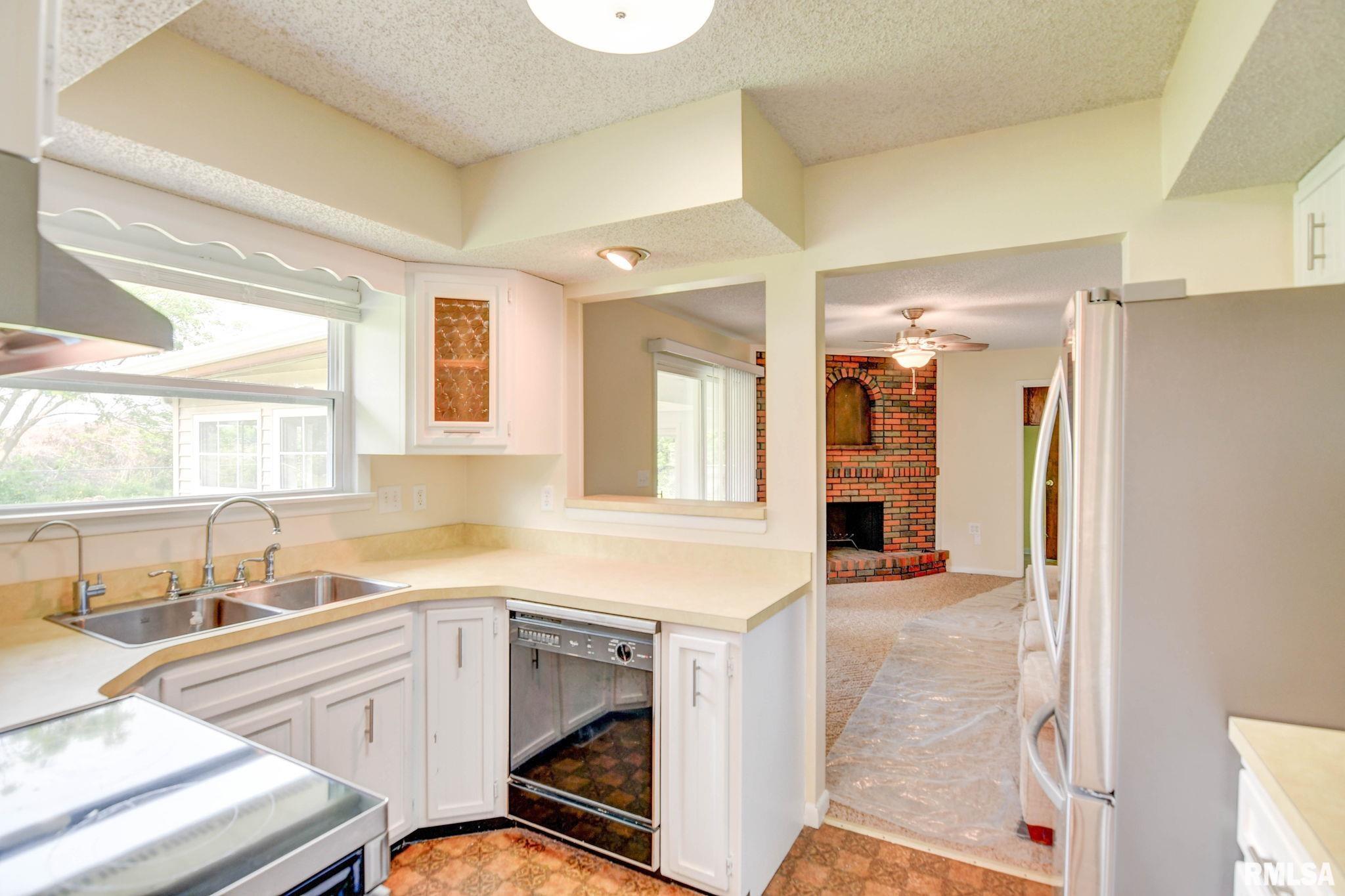3519 E Lakeshore Drive, Taylorville, Illinois image 20