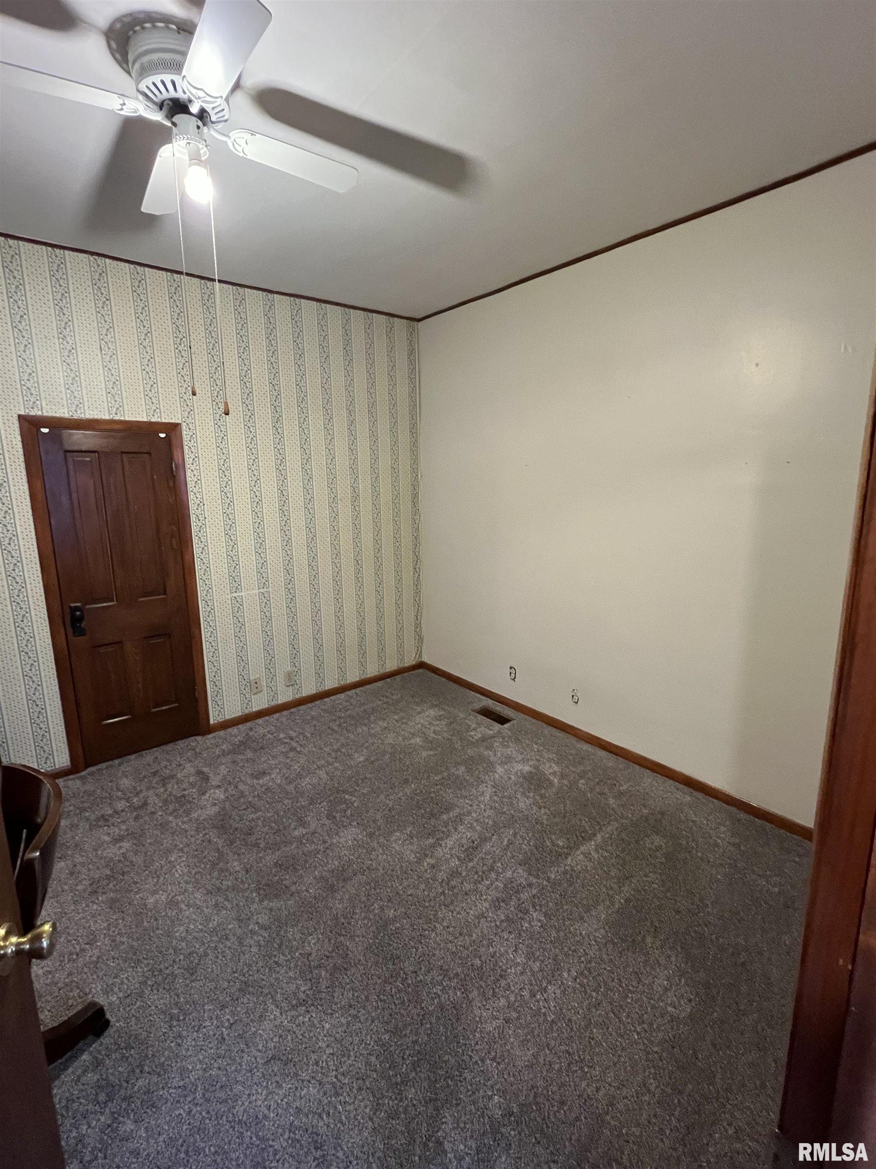 237 E Broadway Street, Astoria, Illinois image 30