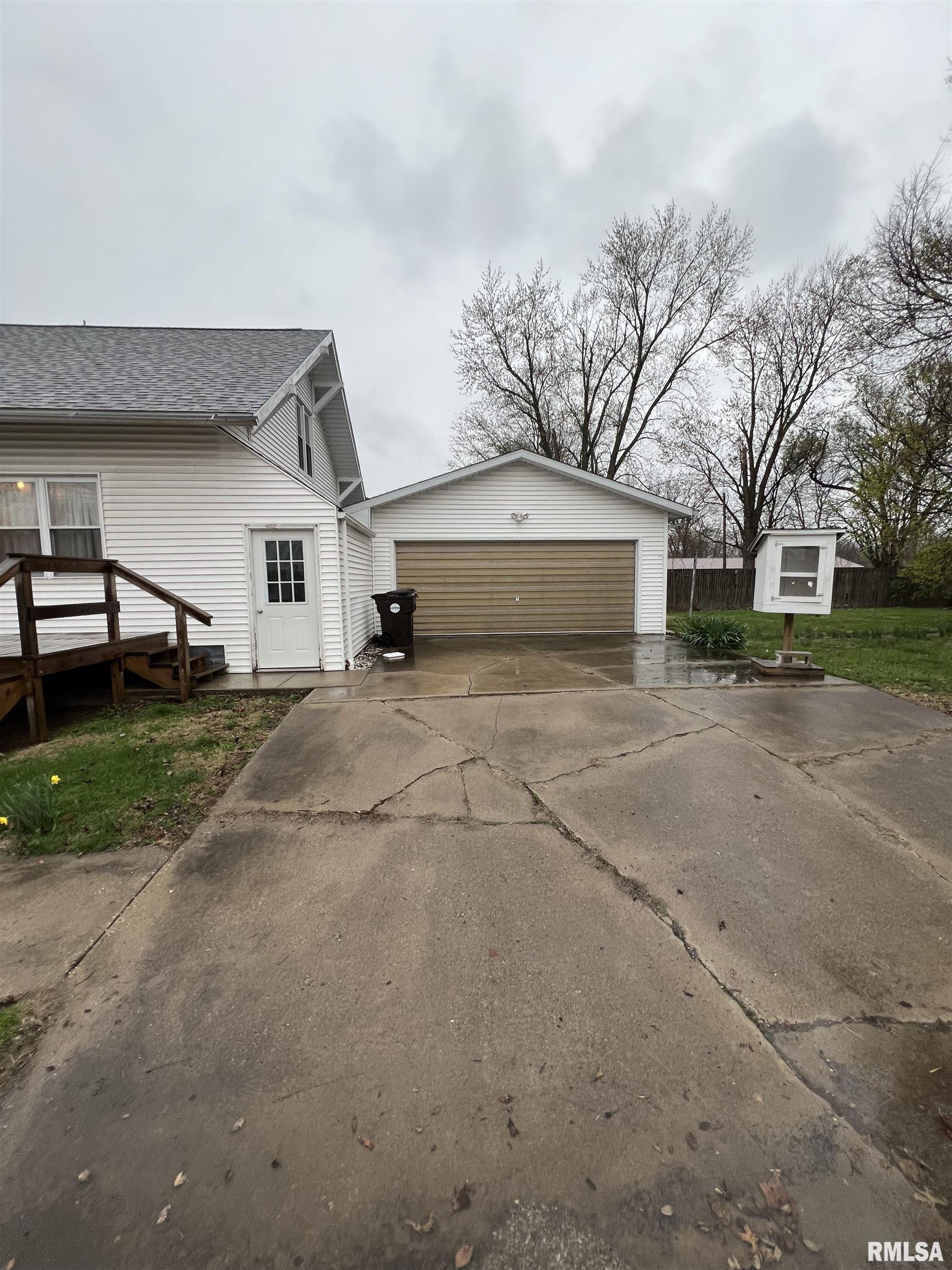 237 E Broadway Street, Astoria, Illinois image 6