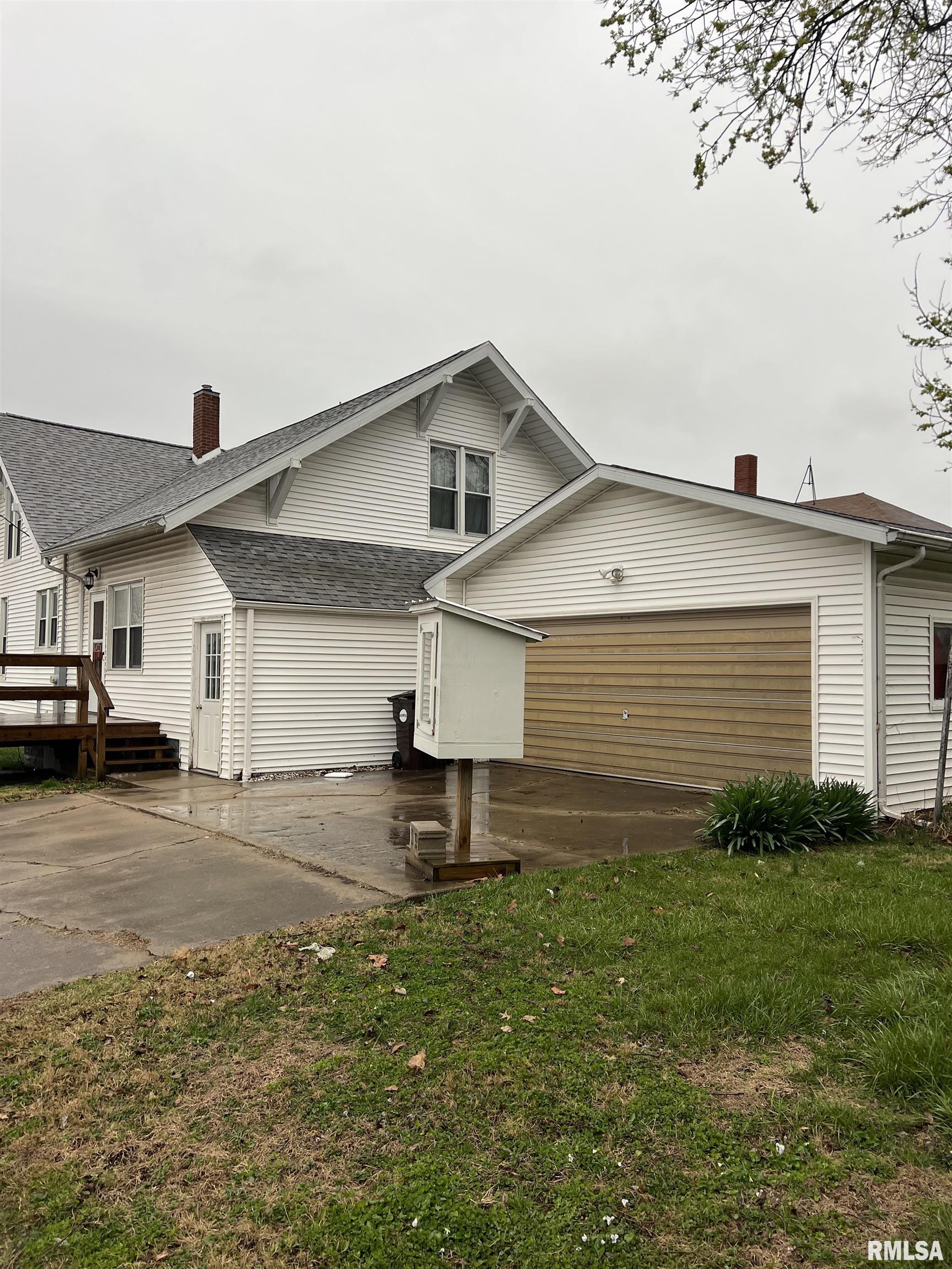 237 E Broadway Street, Astoria, Illinois image 2