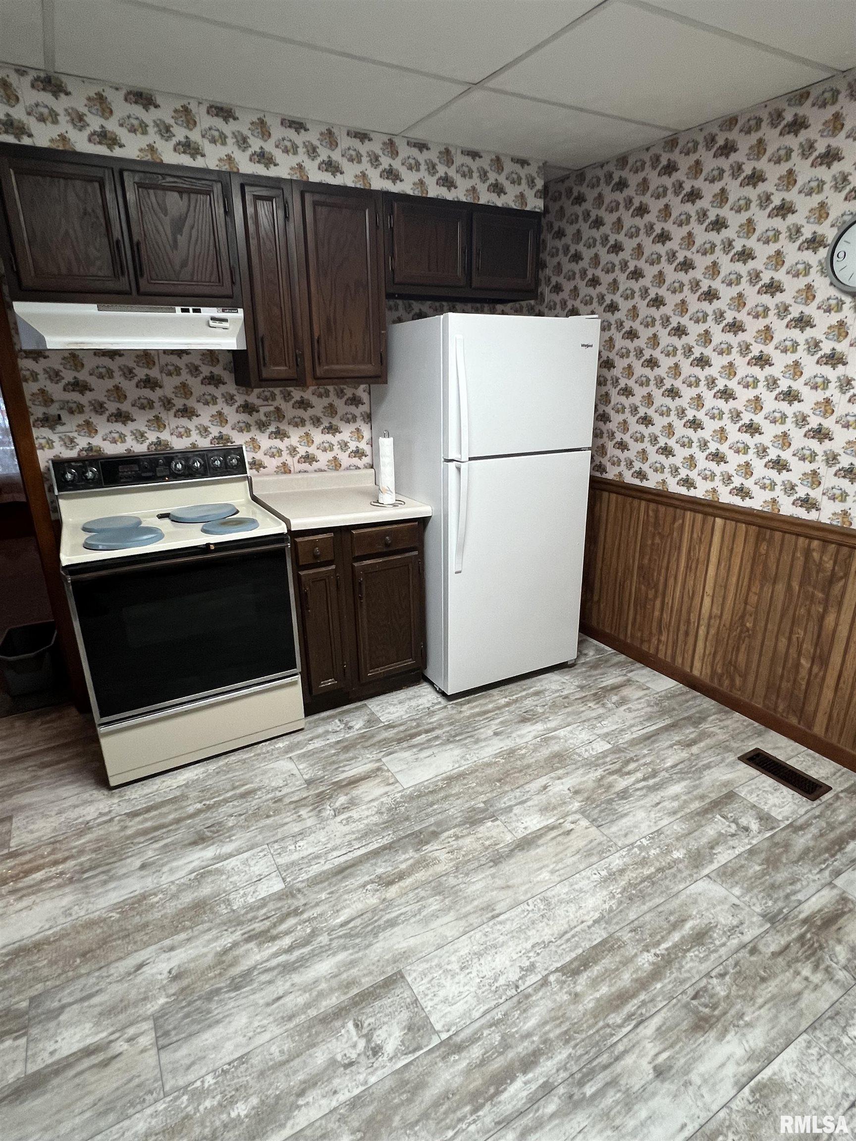 237 E Broadway Street, Astoria, Illinois image 15