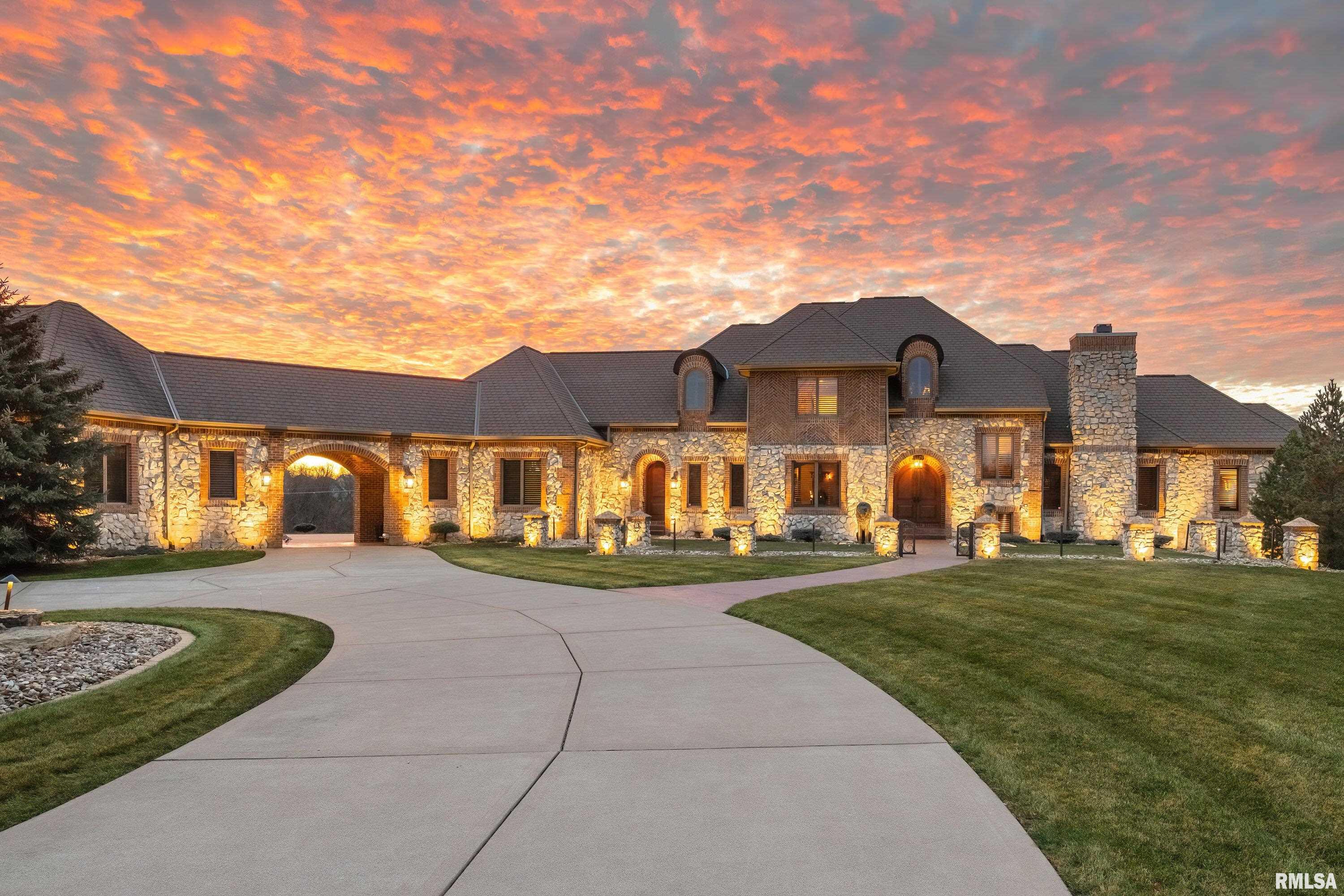 2711 Eagle Heights Court, Bettendorf, Iowa image 1
