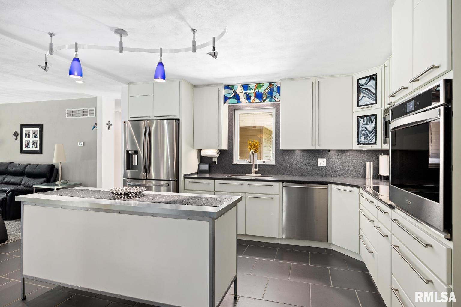 2263 Hollands Grove Road, Washington, Illinois image 12