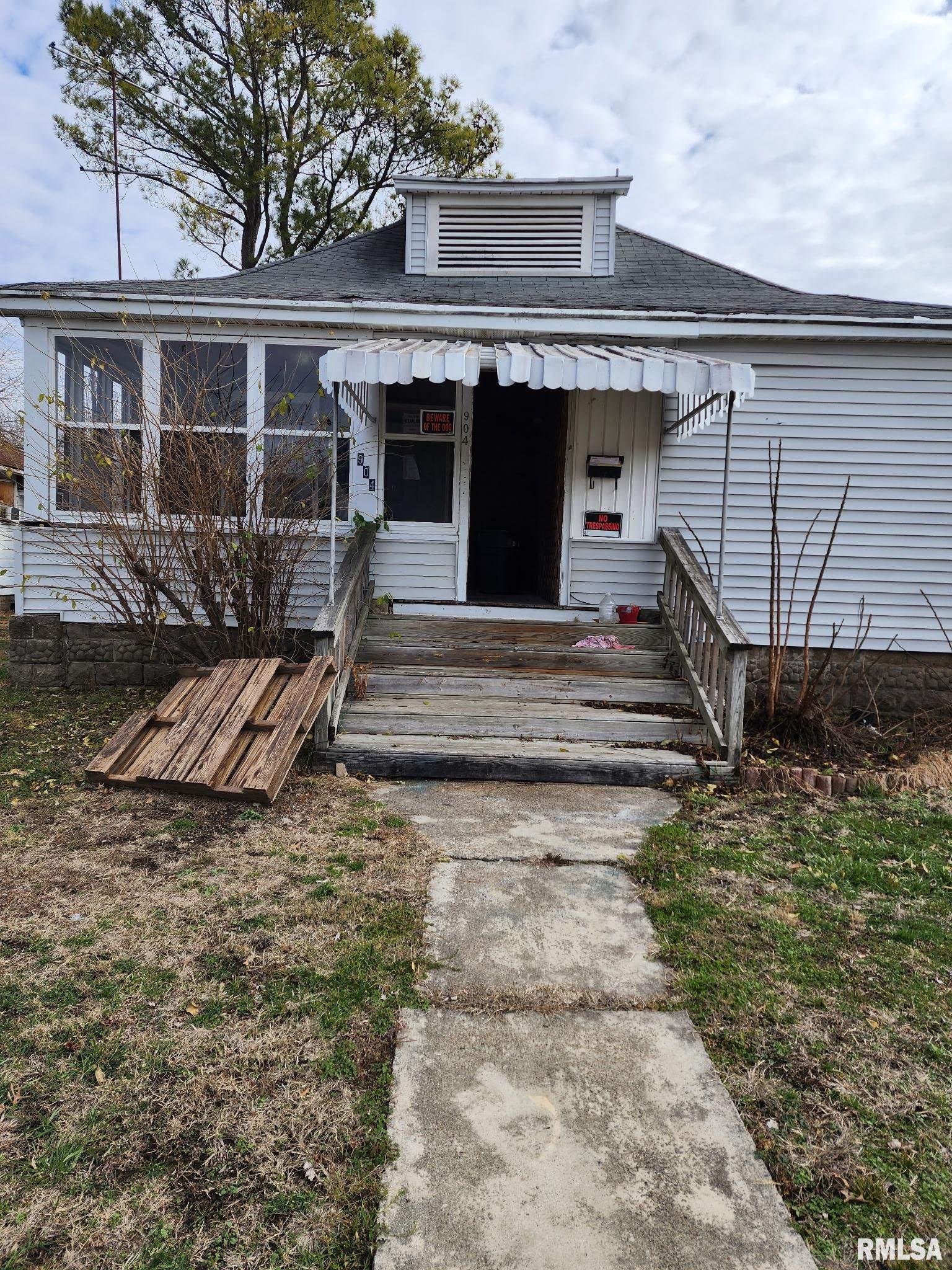 Photo 1 of 11 — 904 N 14TH Street, Herrin, IL 62948
