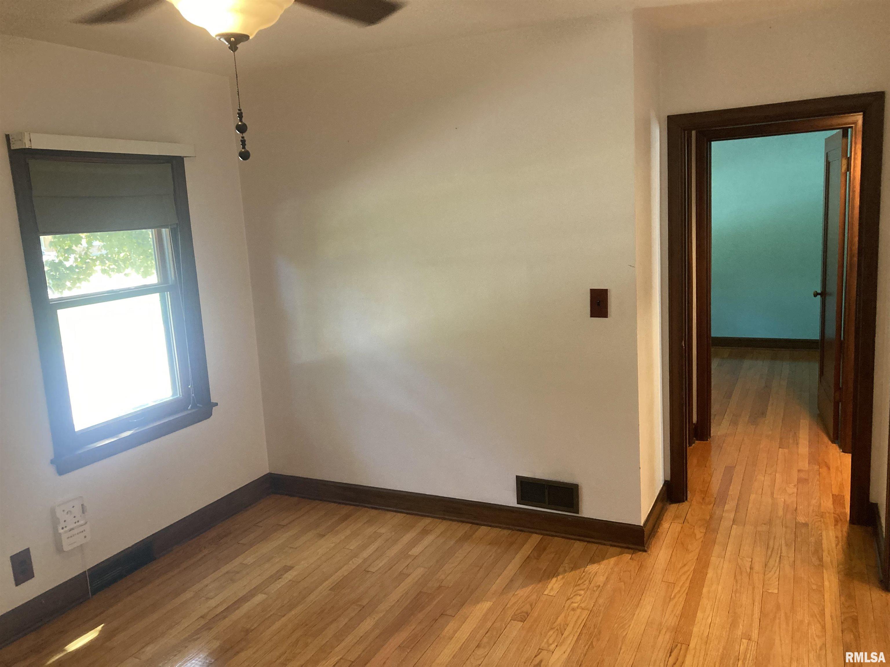 2556 30th Street, Moline, Illinois image 14