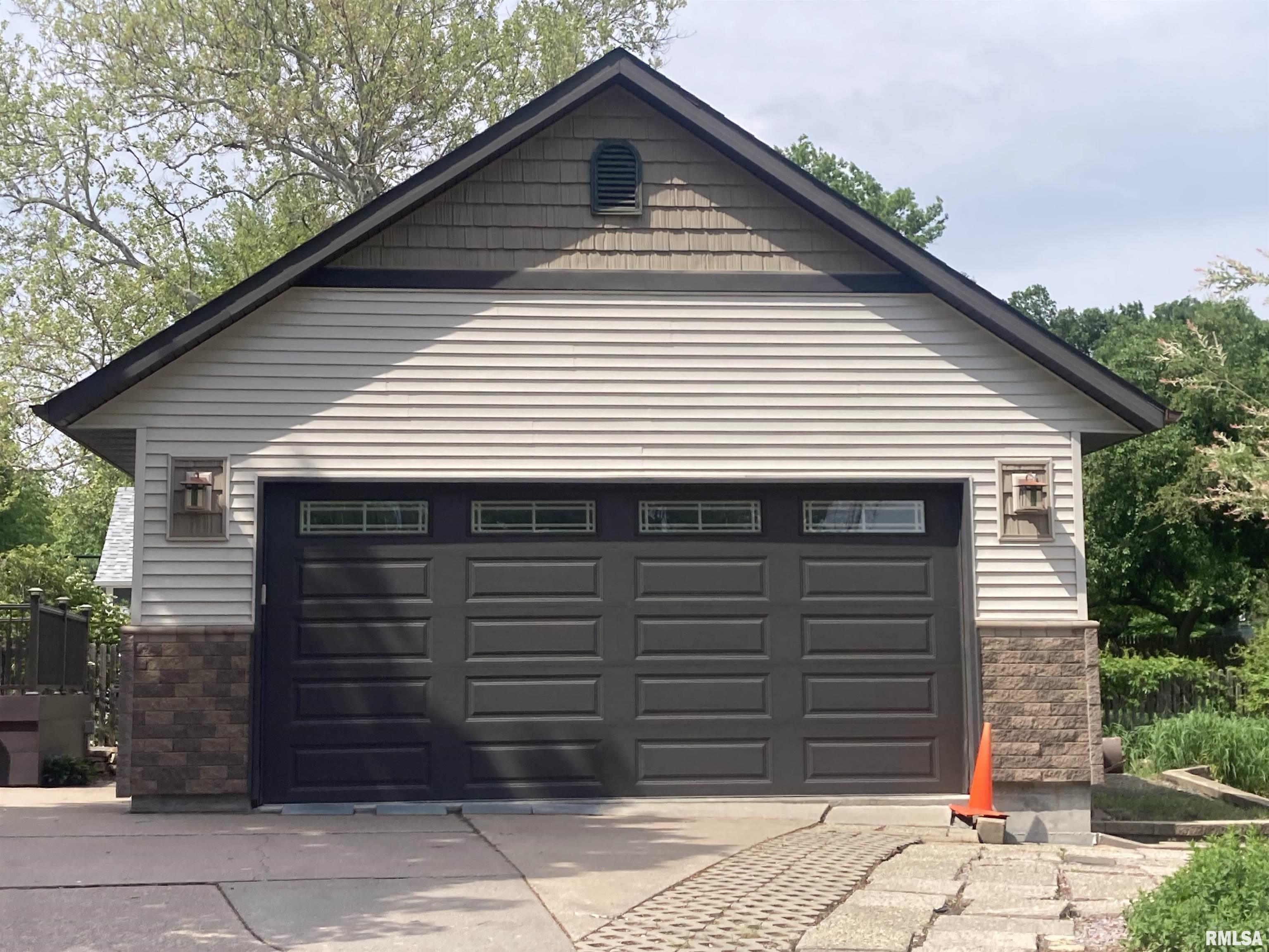 2556 30th Street, Moline, Illinois image 26