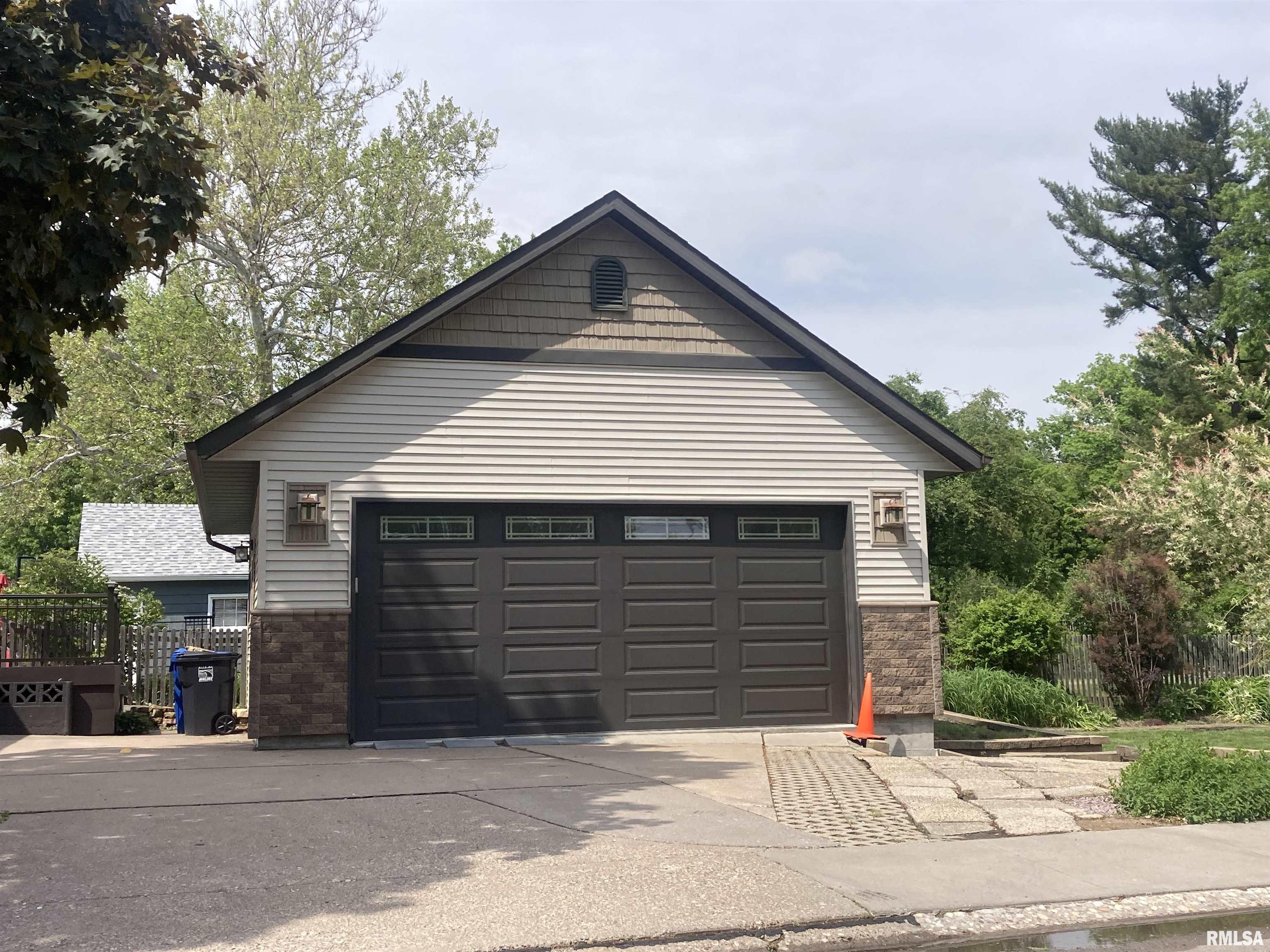 2556 30th Street, Moline, Illinois image 27