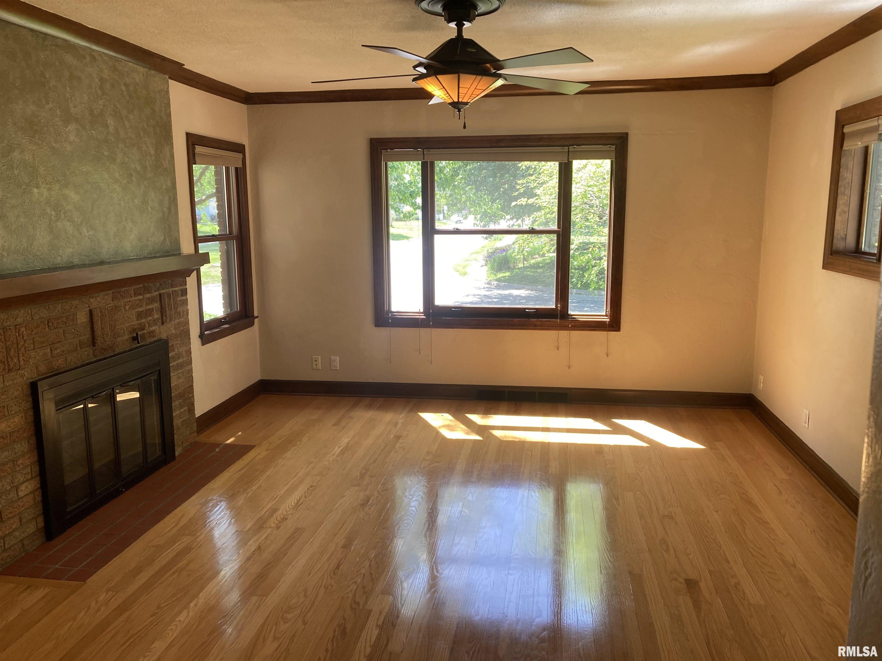 2556 30th Street, Moline, Illinois image 3