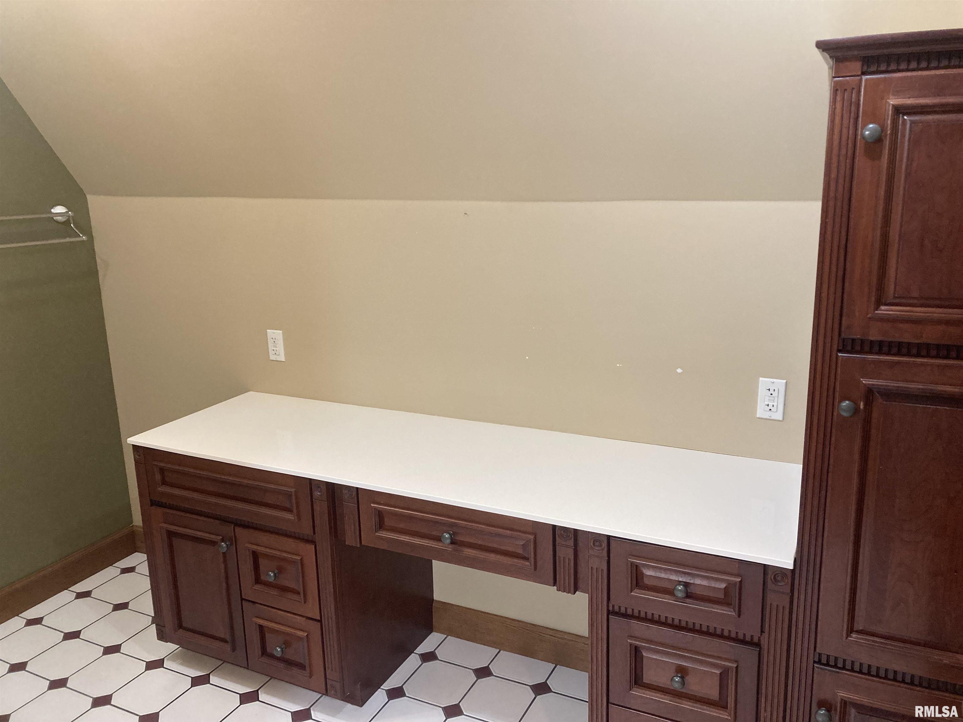 2556 30th Street, Moline, Illinois image 19