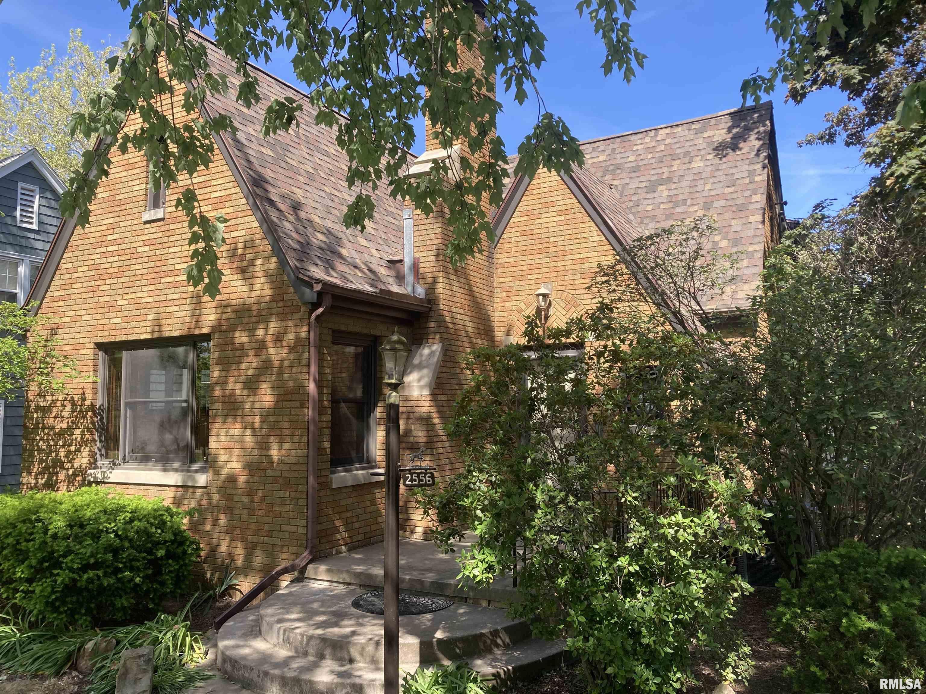 2556 30th Street, Moline, Illinois image 2
