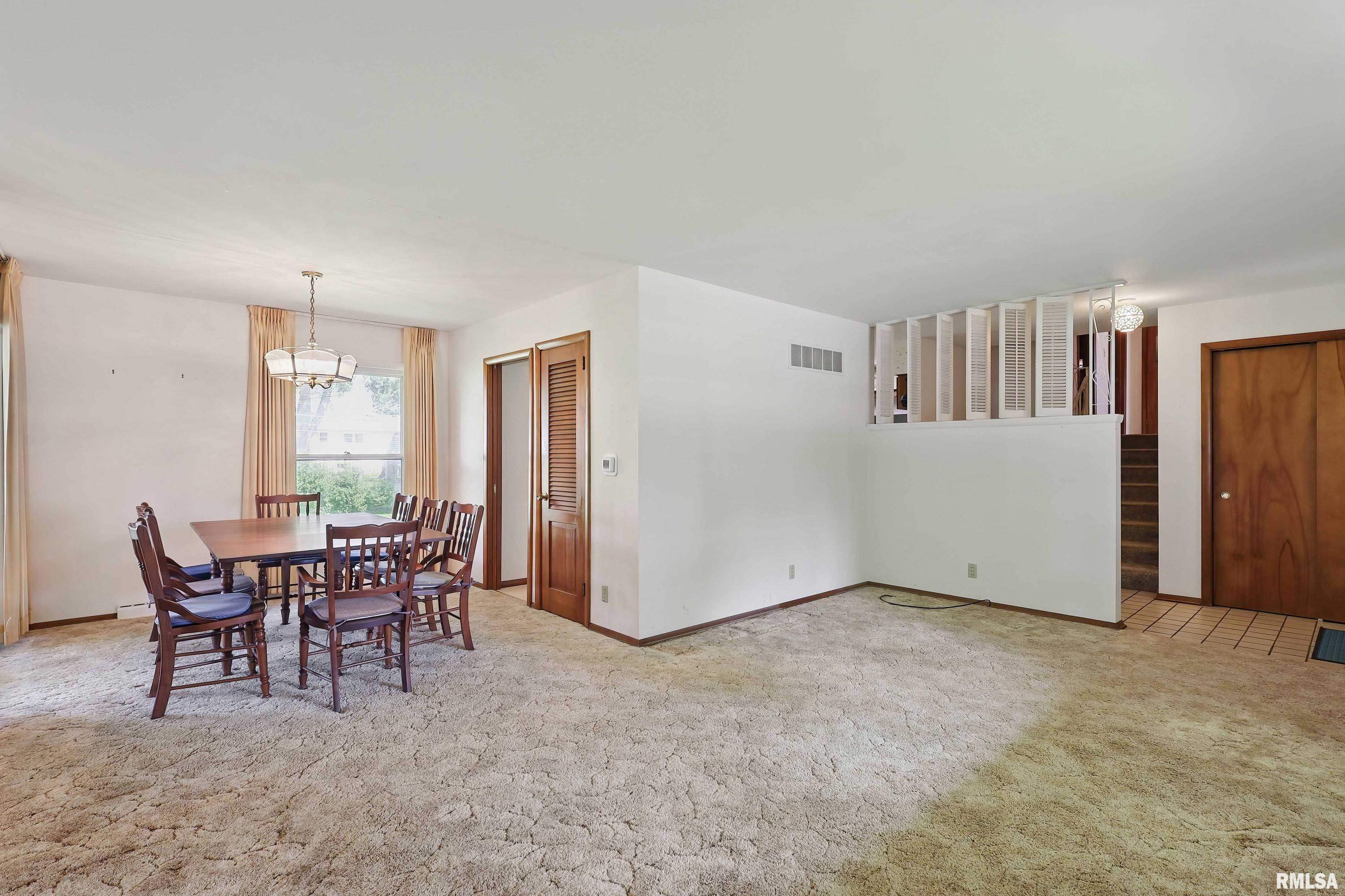2645 Fillmore Lane, Davenport, Iowa image 9