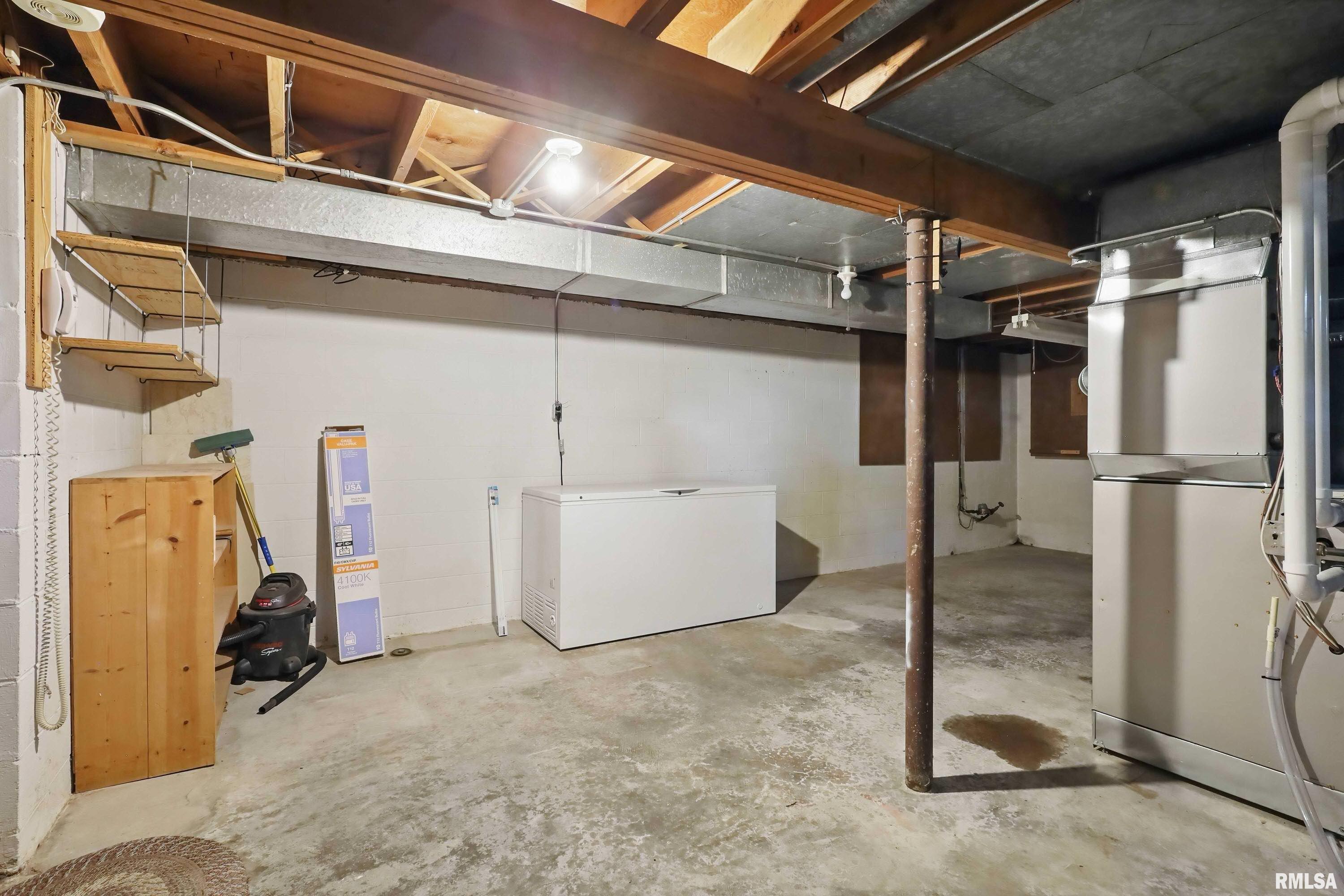 2645 Fillmore Lane, Davenport, Iowa image 32