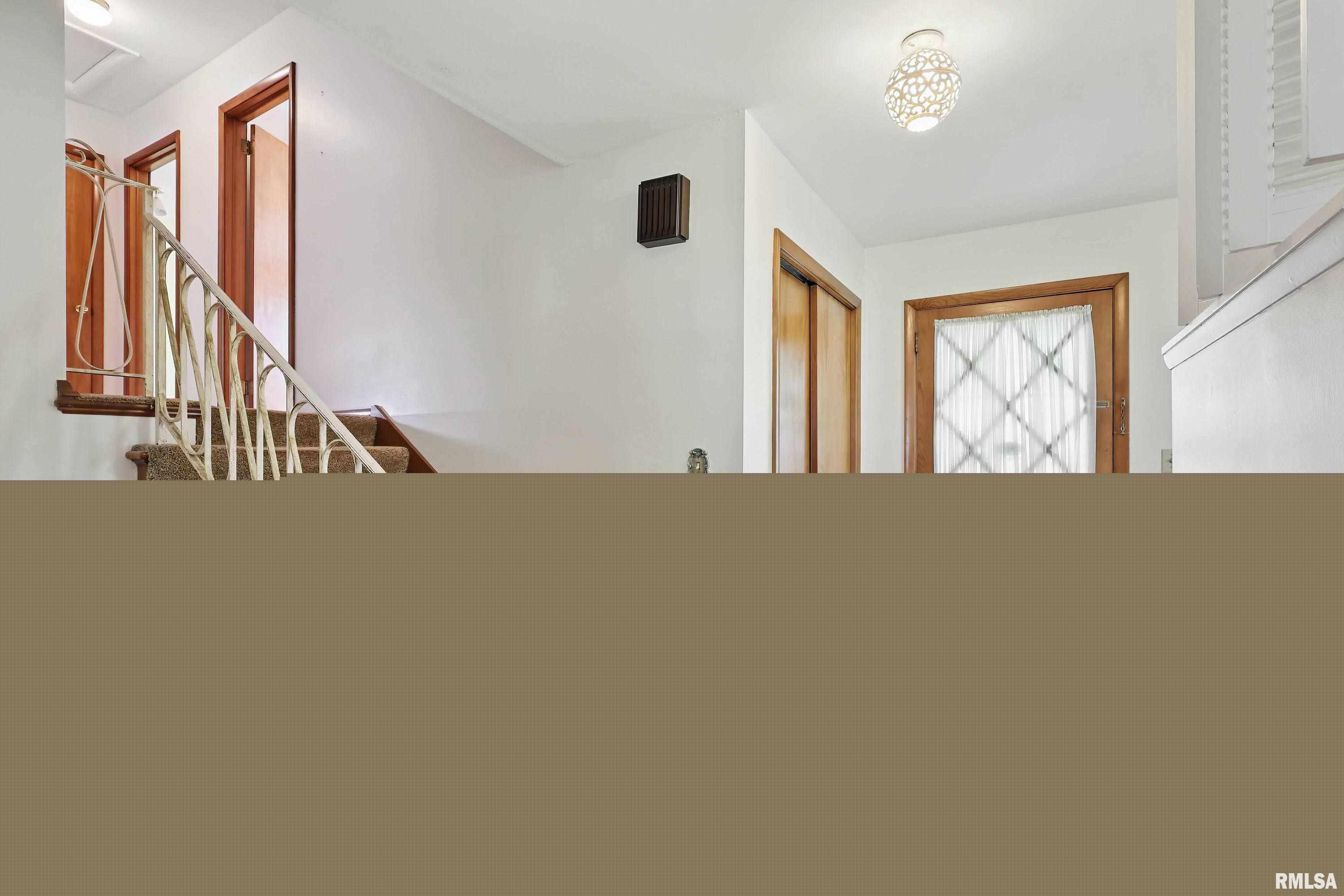 2645 Fillmore Lane, Davenport, Iowa image 6