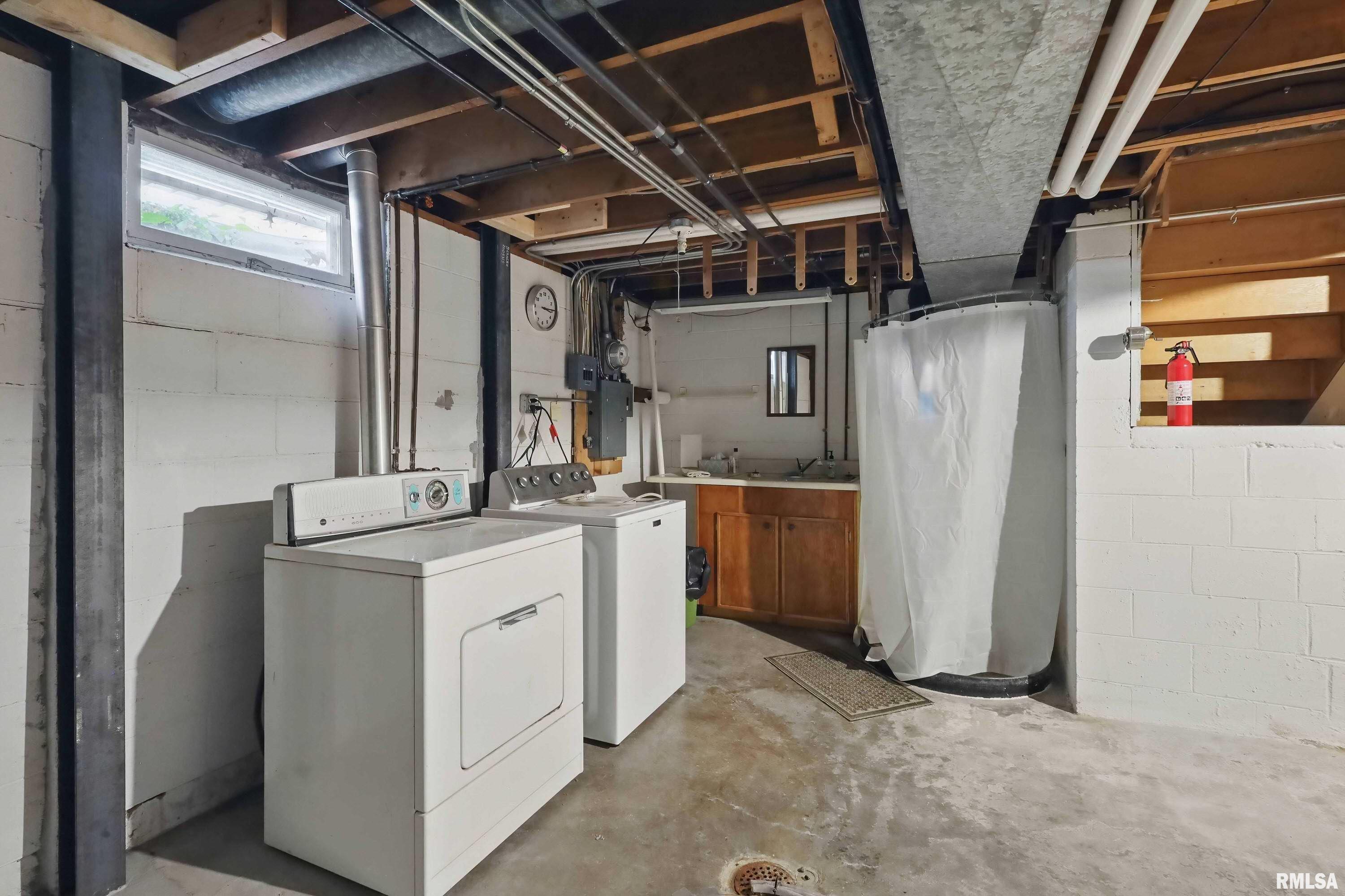 2645 Fillmore Lane, Davenport, Iowa image 33