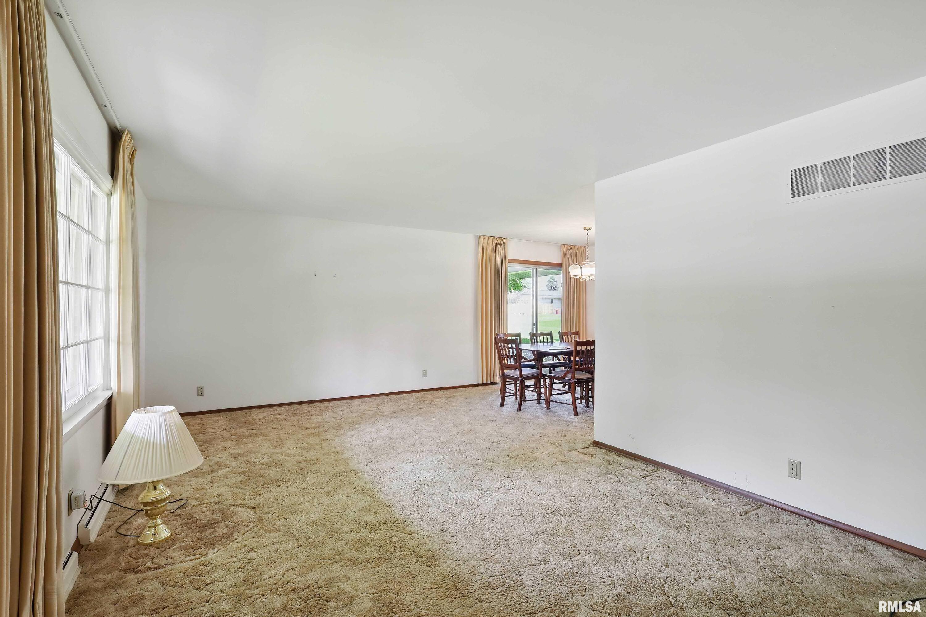 2645 Fillmore Lane, Davenport, Iowa image 7