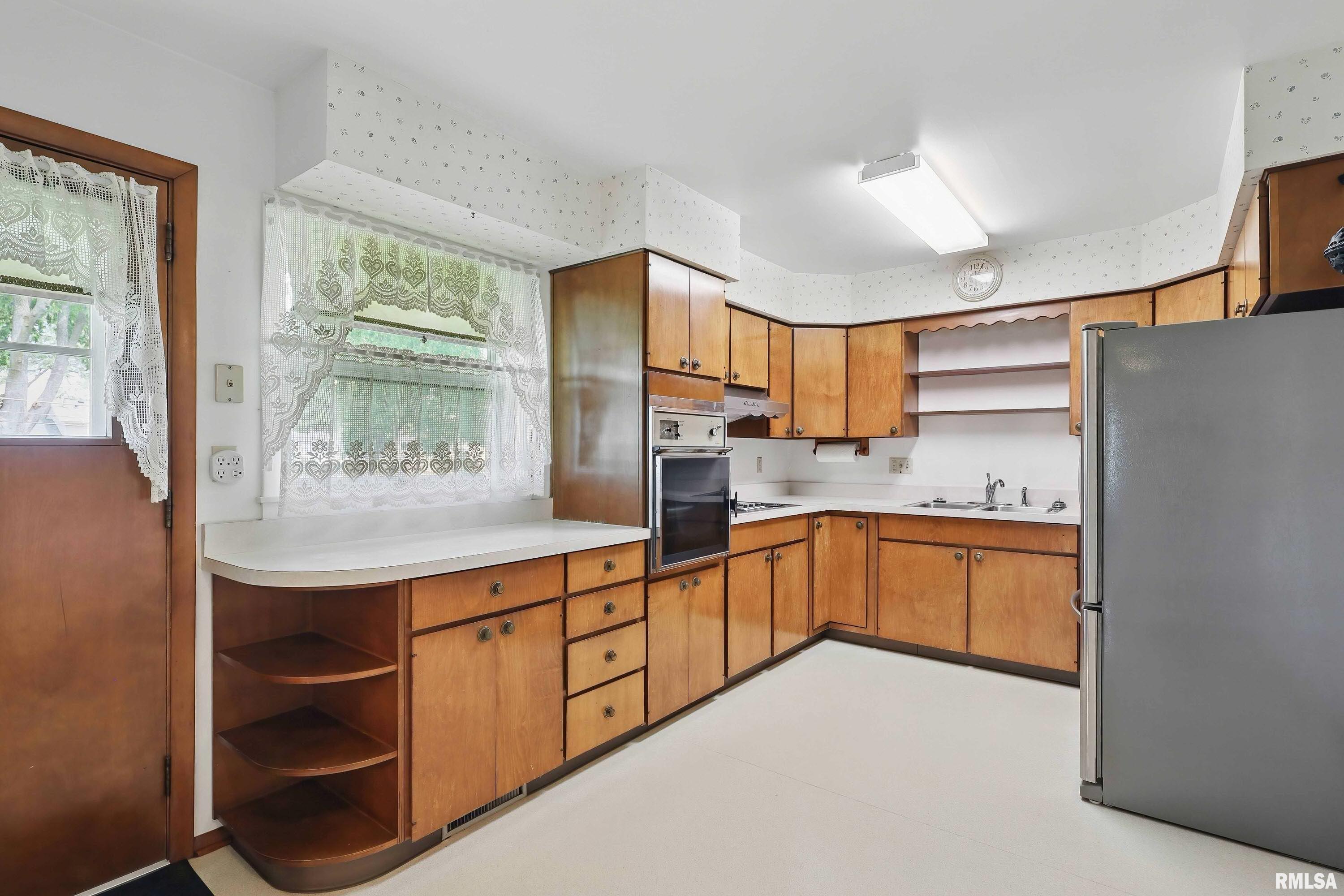 2645 Fillmore Lane, Davenport, Iowa image 13