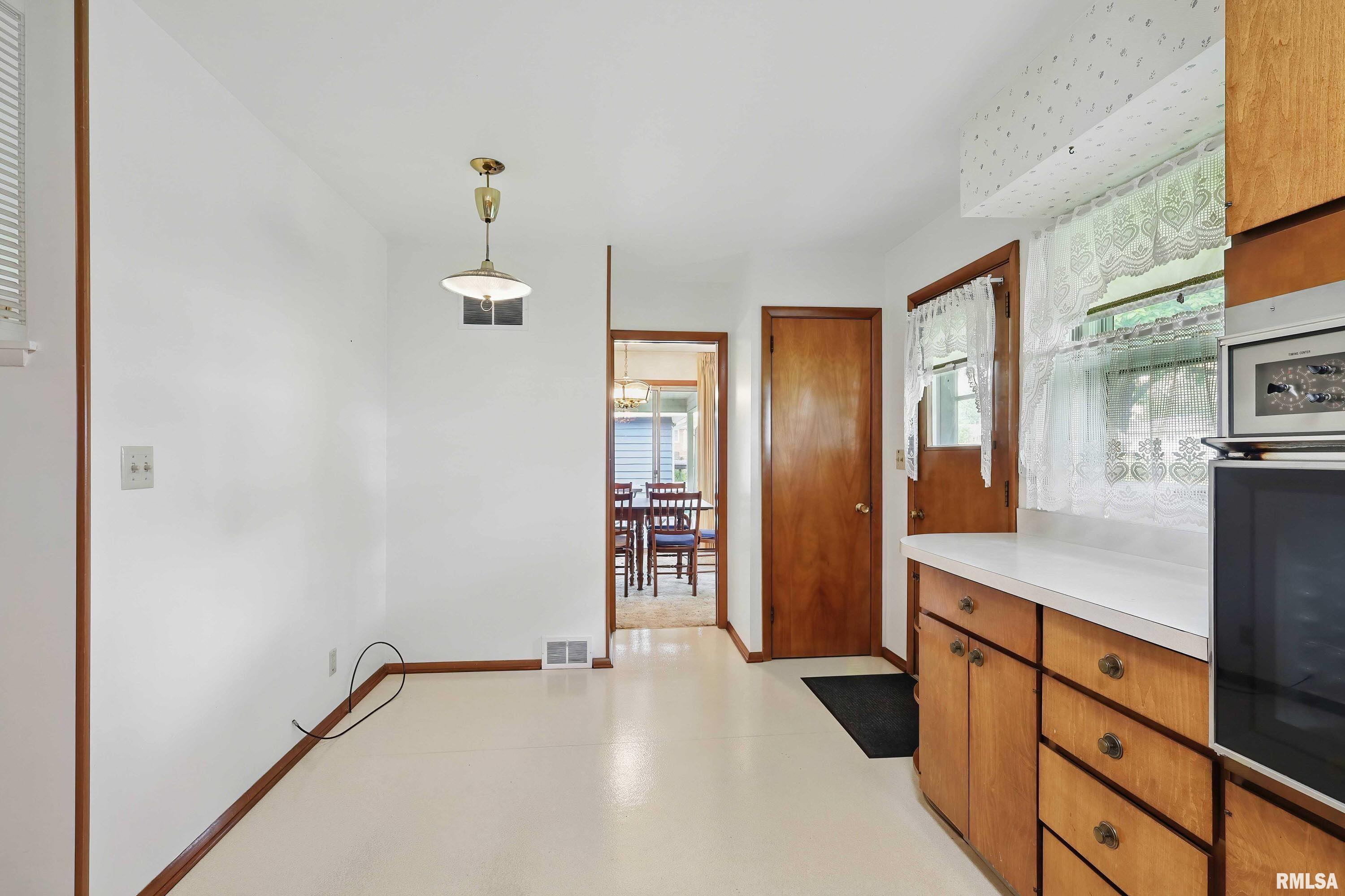 2645 Fillmore Lane, Davenport, Iowa image 15
