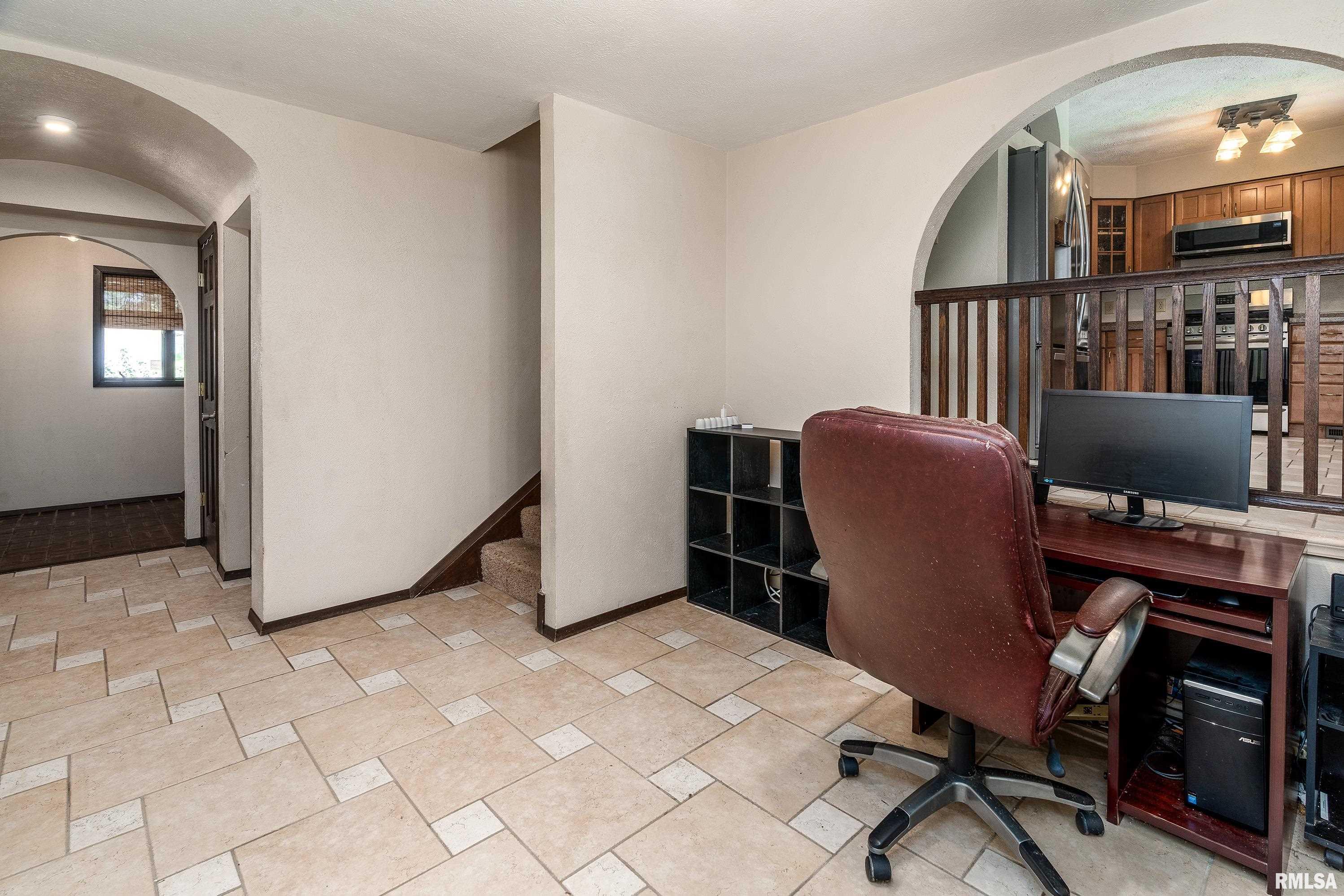 201 N Lark Lane, Carbondale, Illinois image 37