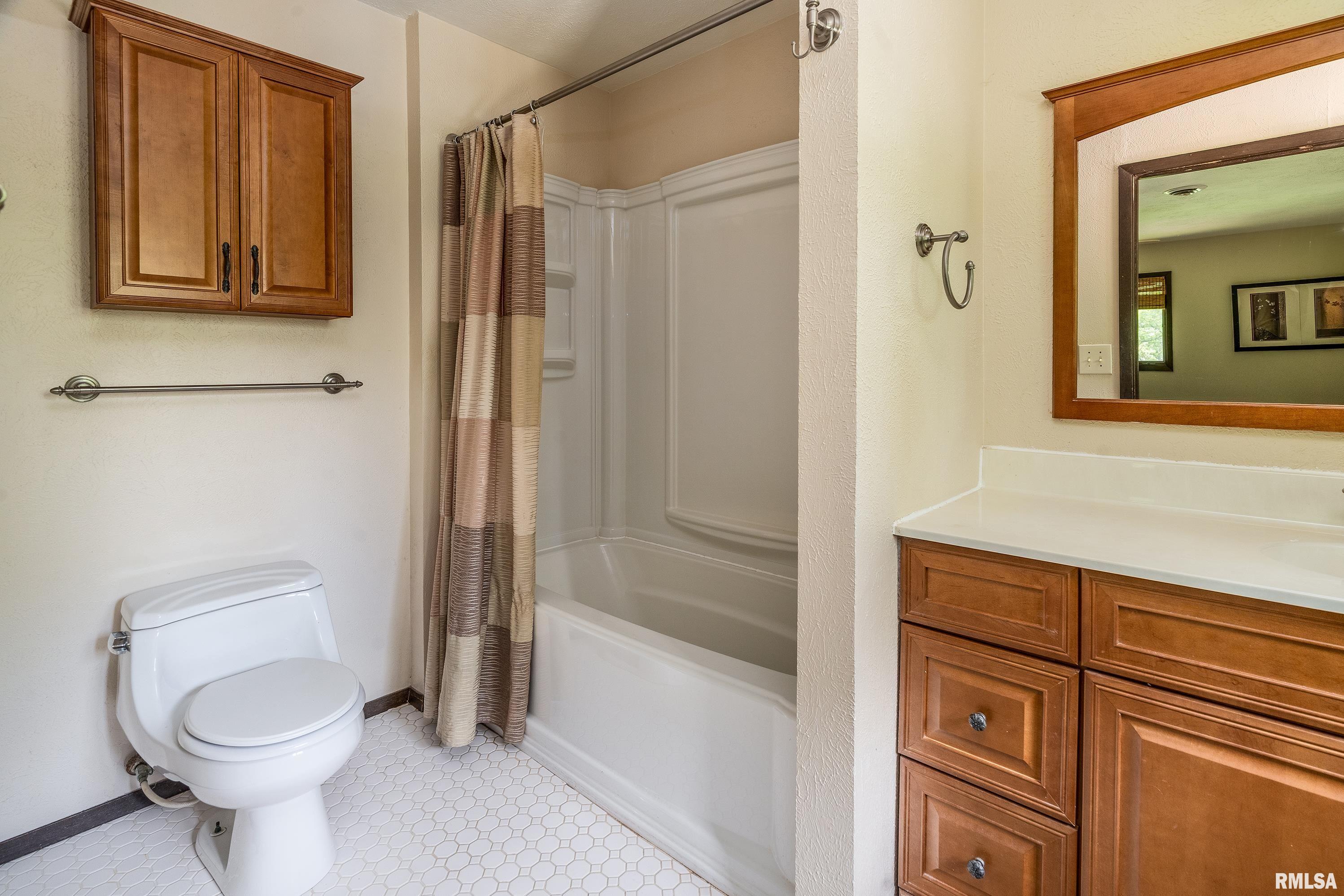 201 N Lark Lane, Carbondale, Illinois image 27