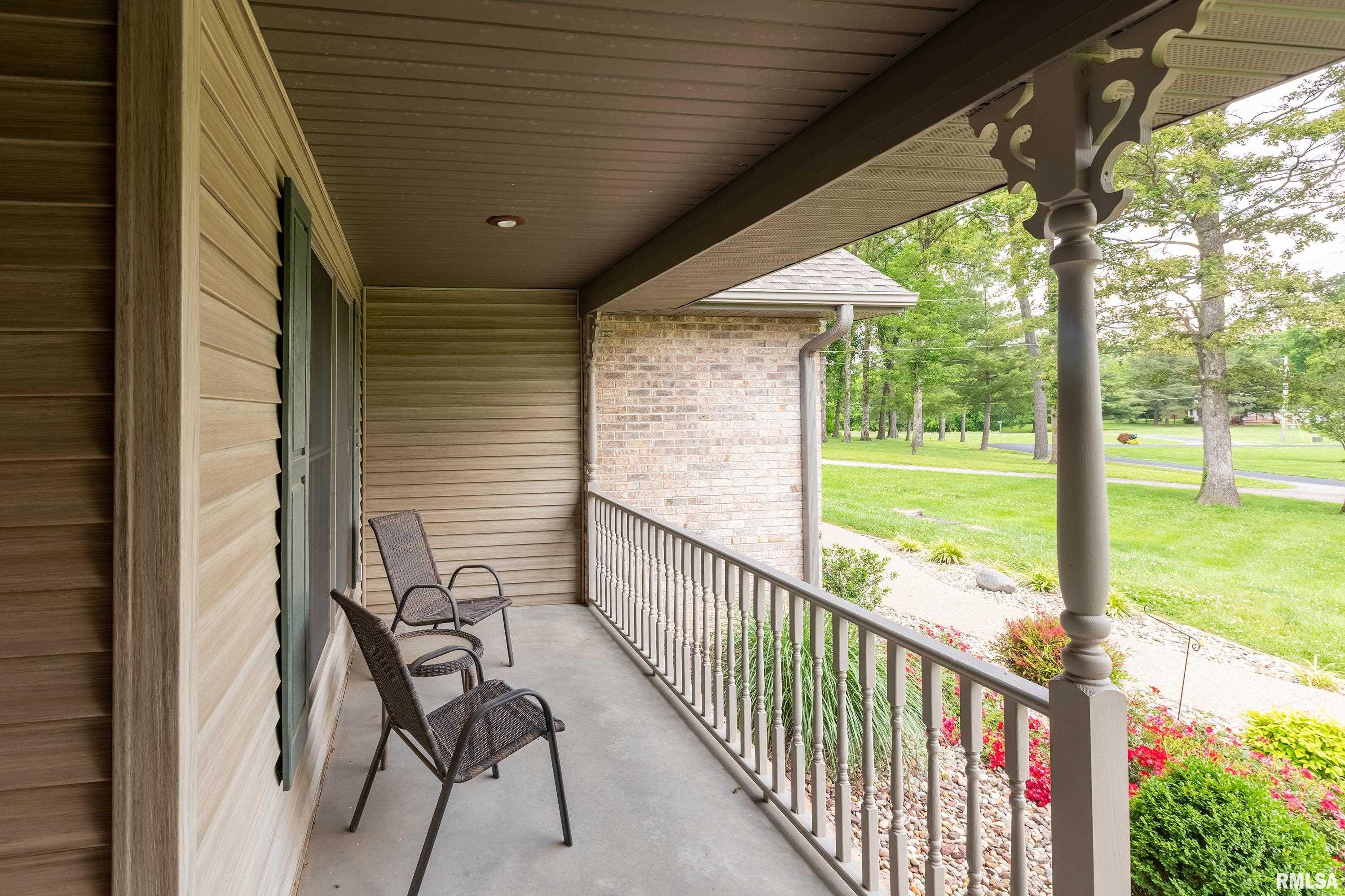 806 Twin Lakes Lane, Pinckneyville, Illinois image 5