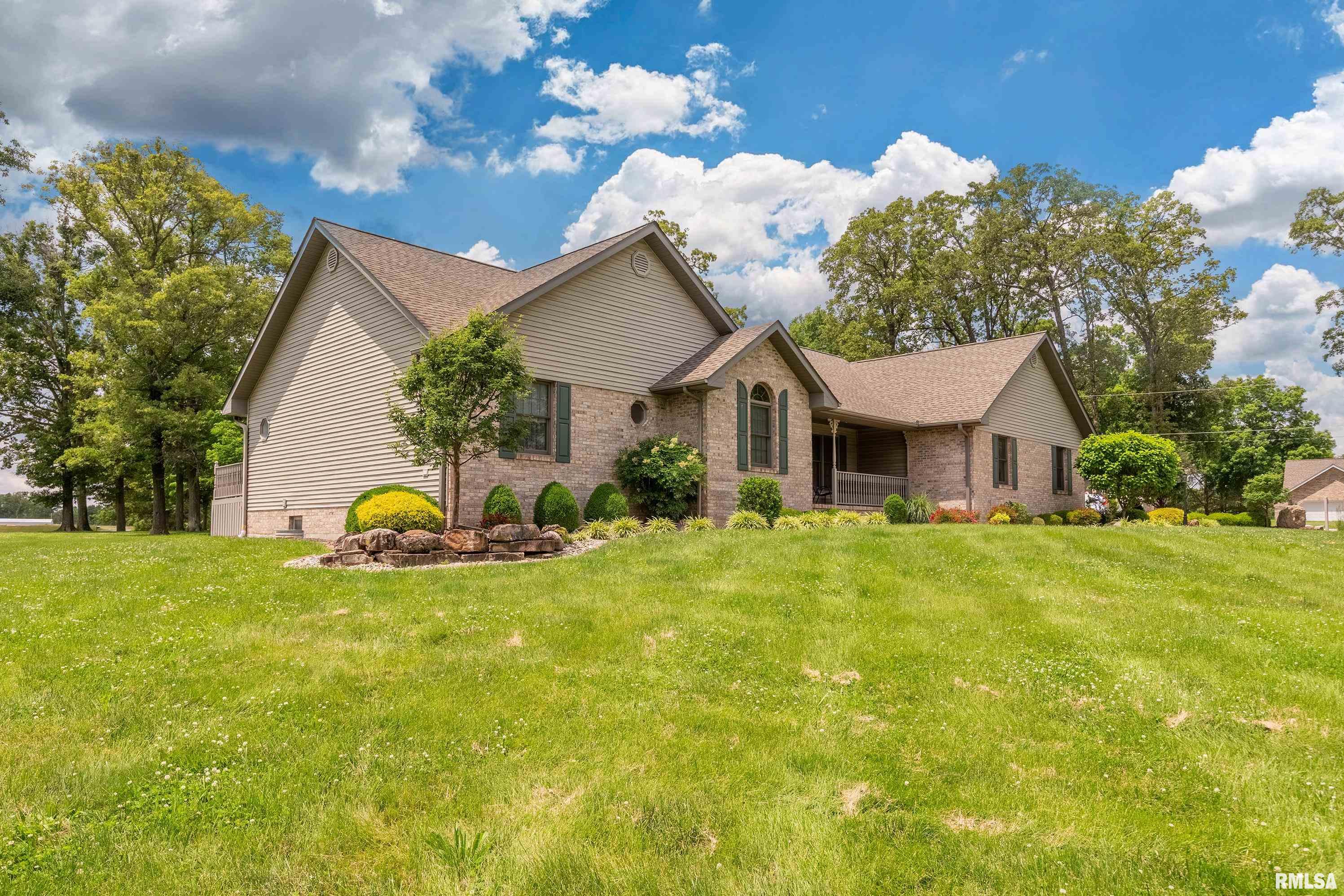 806 Twin Lakes Lane, Pinckneyville, Illinois image 3