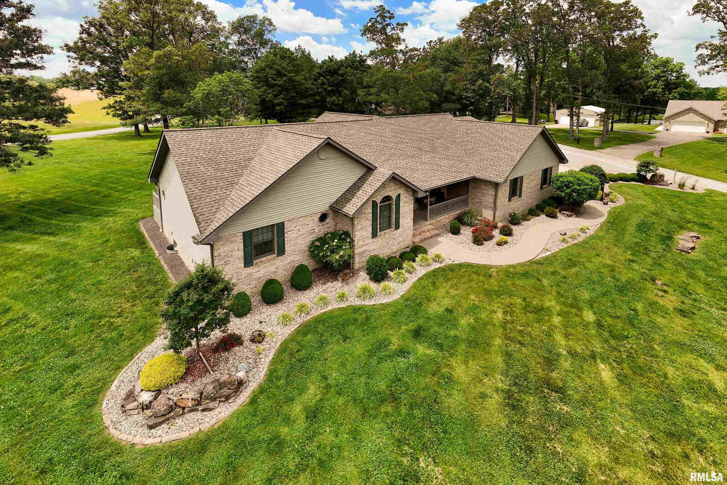 806 Twin Lakes Lane, Pinckneyville, Illinois image 1