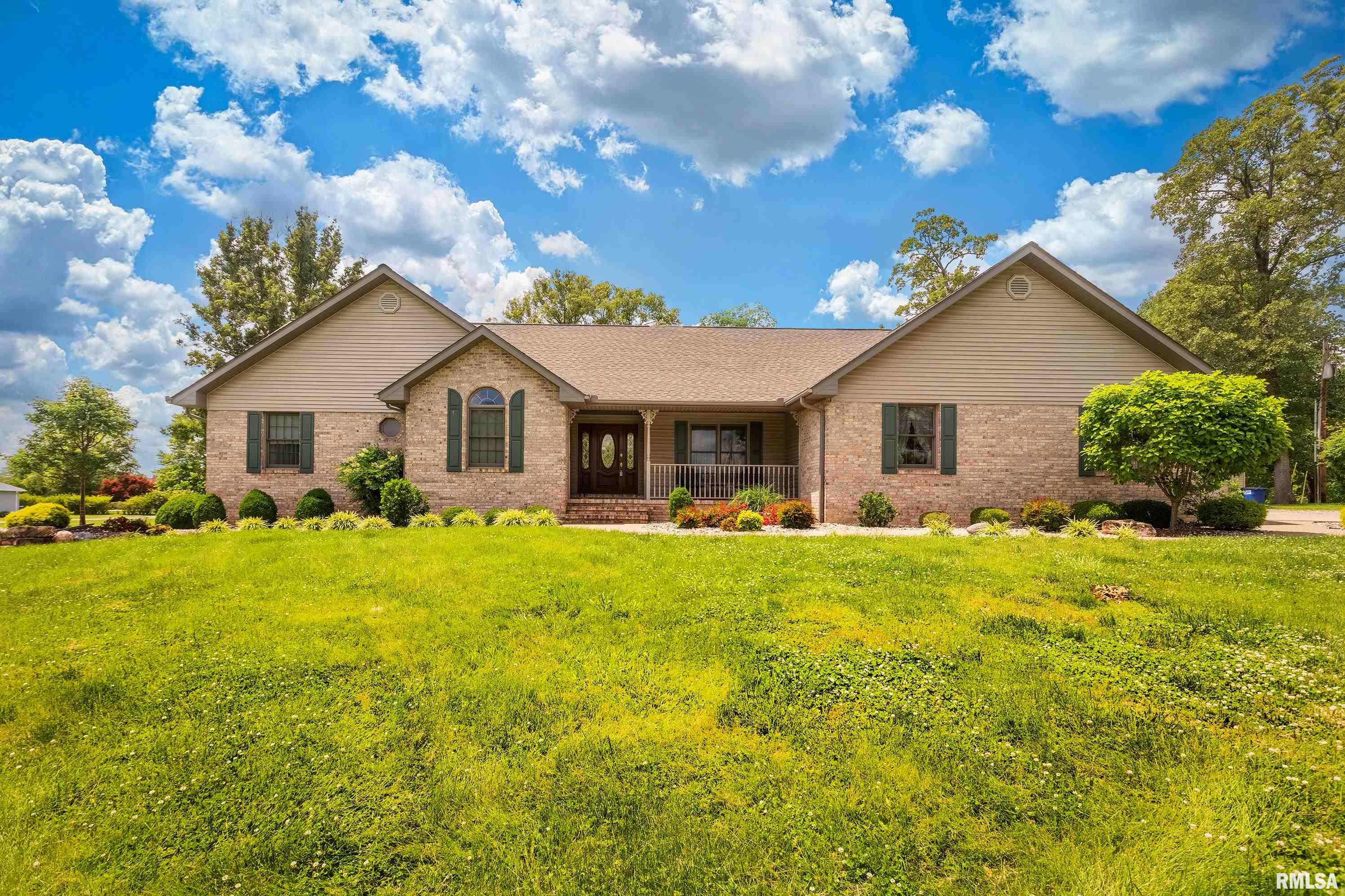 806 Twin Lakes Lane, Pinckneyville, Illinois image 2