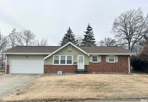Homes For Sale - 711 Daly Drive<br/> Morgan County, Jacksonville, IL 62650