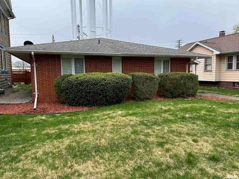 Homes For Sale - 306 E Poplar Street<br/> Christian County, Taylorville, IL 62568