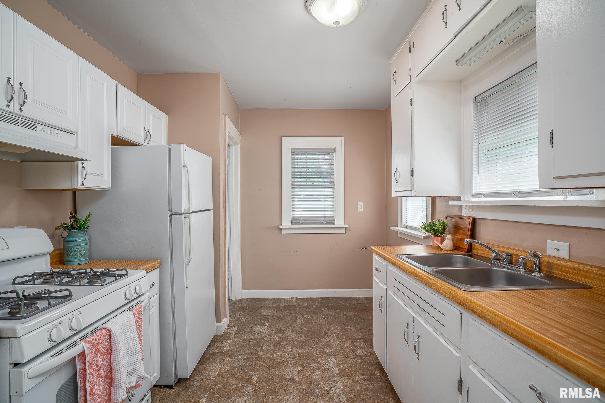 342 W 30th Street, Davenport, Iowa image 2