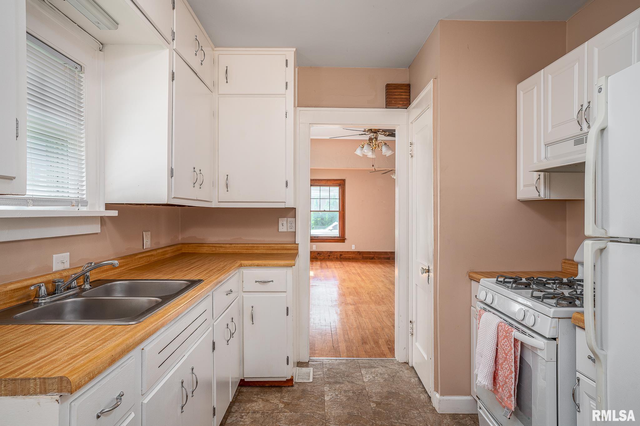 342 W 30th Street, Davenport, Iowa image 4