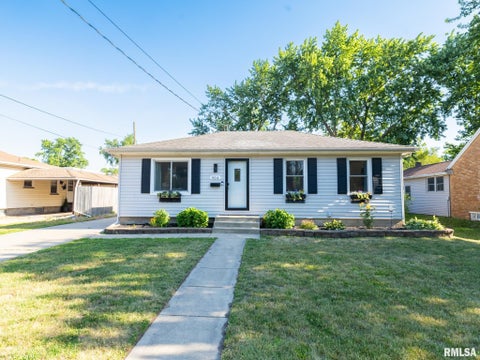 Homes For Sale - 904 Monroe Street<br/> Pekin, IL 61554