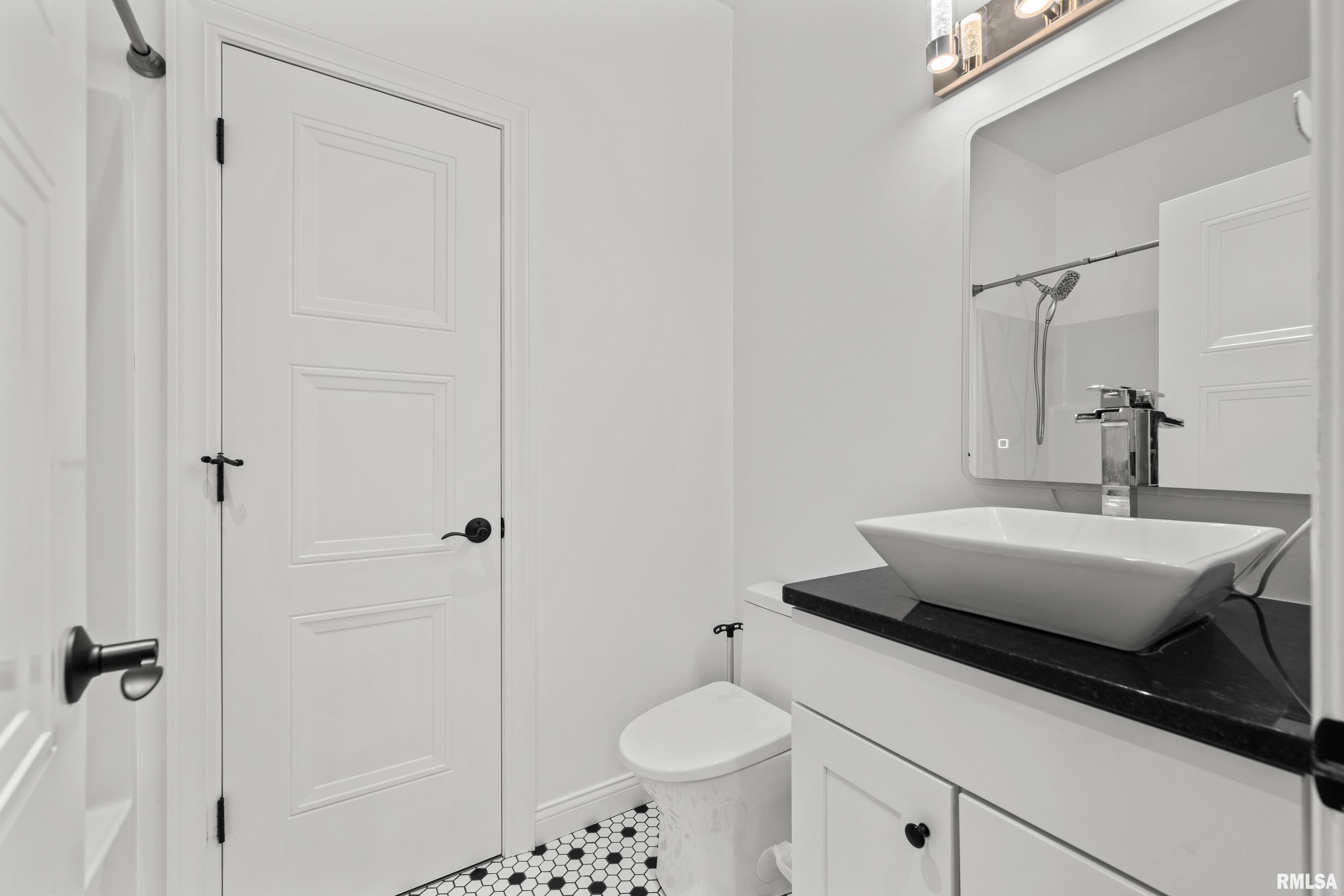 6817 Timber Court, Bettendorf, Iowa image 32