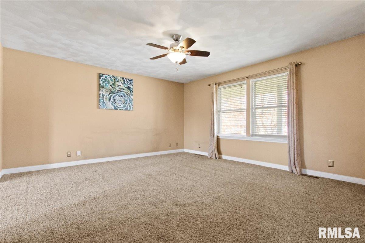 128 High Oak Drive, East Peoria, Illinois image 5