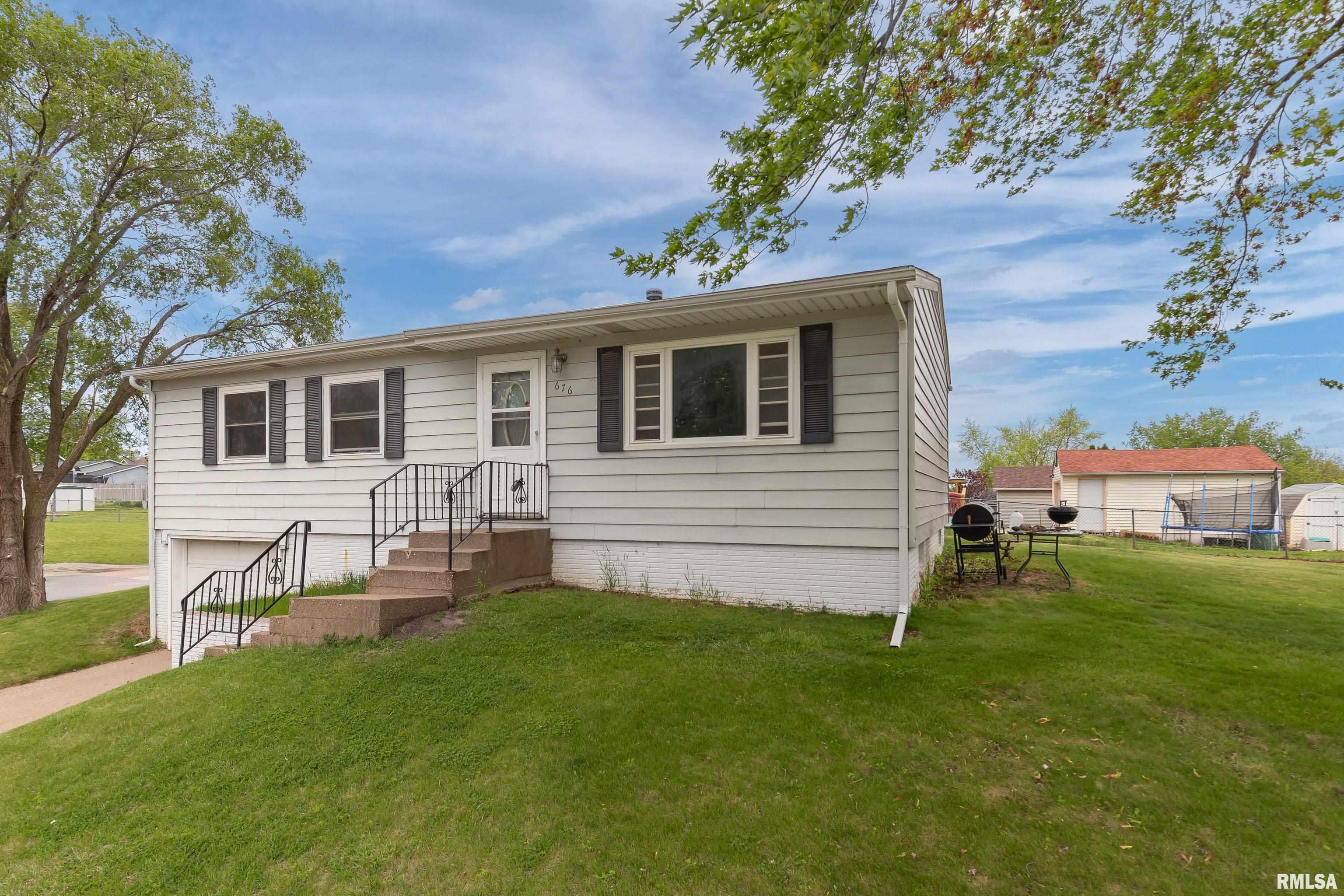 676 W 57th Street, Davenport, Iowa image 2