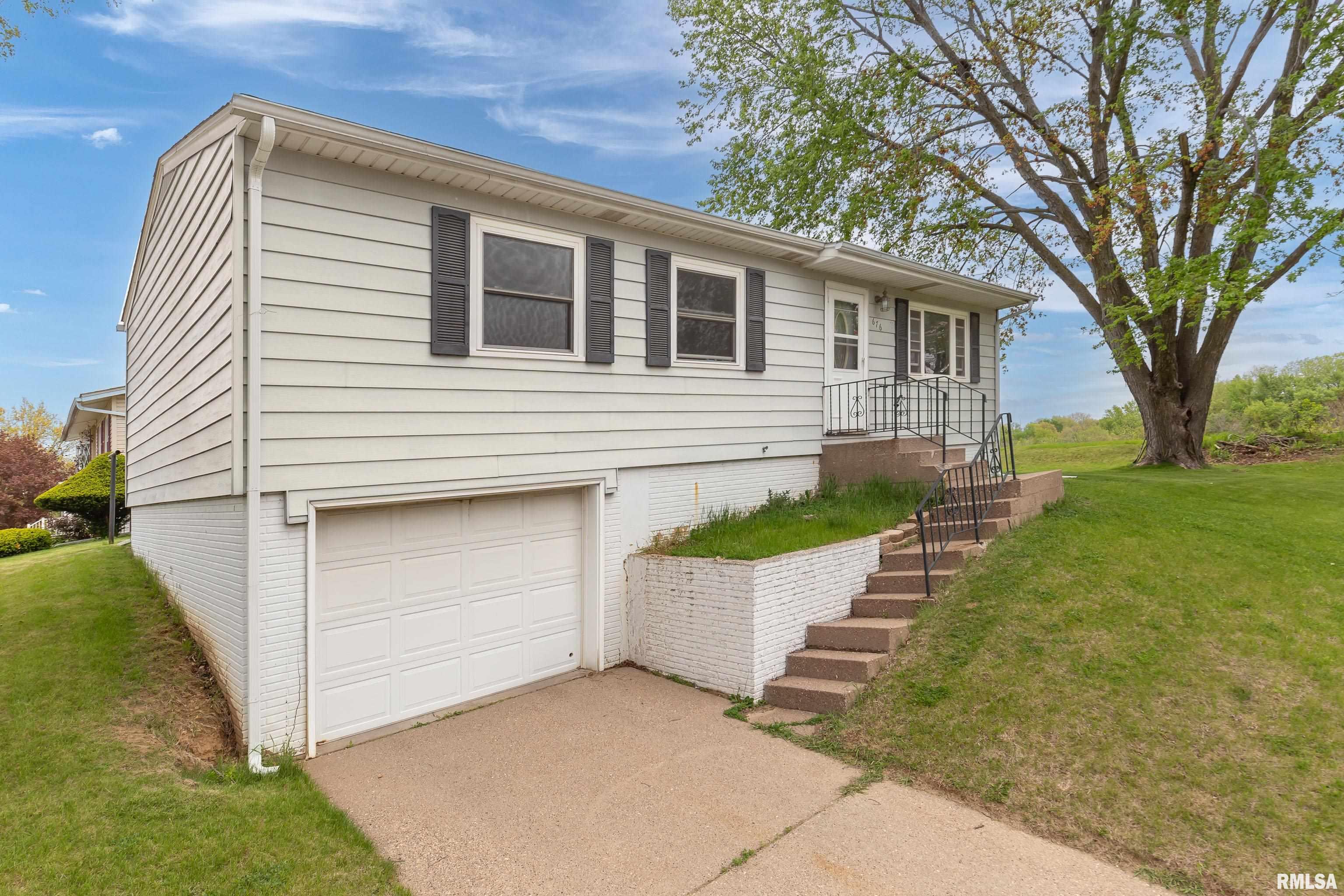676 W 57th Street, Davenport, Iowa image 4