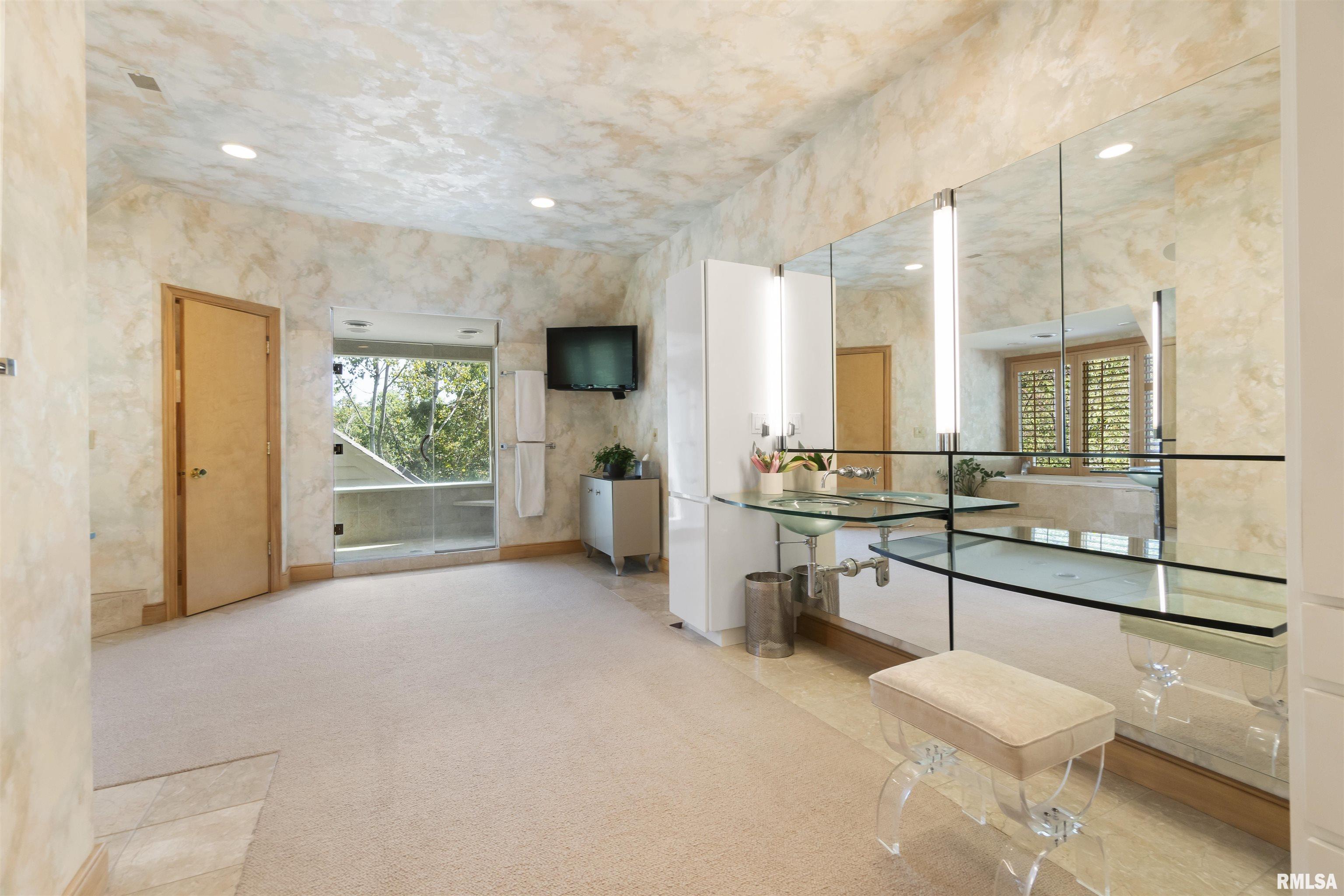 200 W Ravinwoods Road, Peoria, Illinois image 37