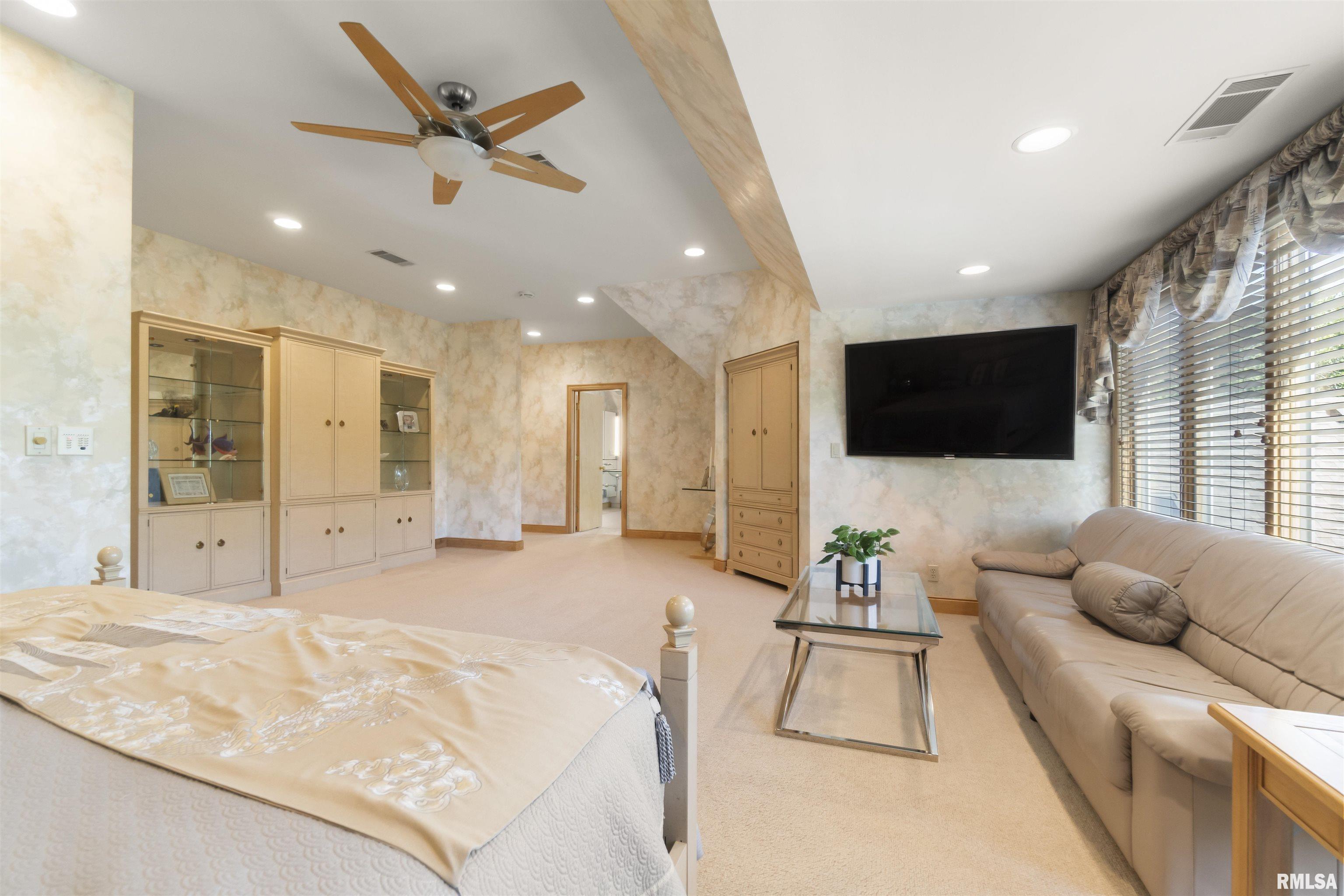 200 W Ravinwoods Road, Peoria, Illinois image 36