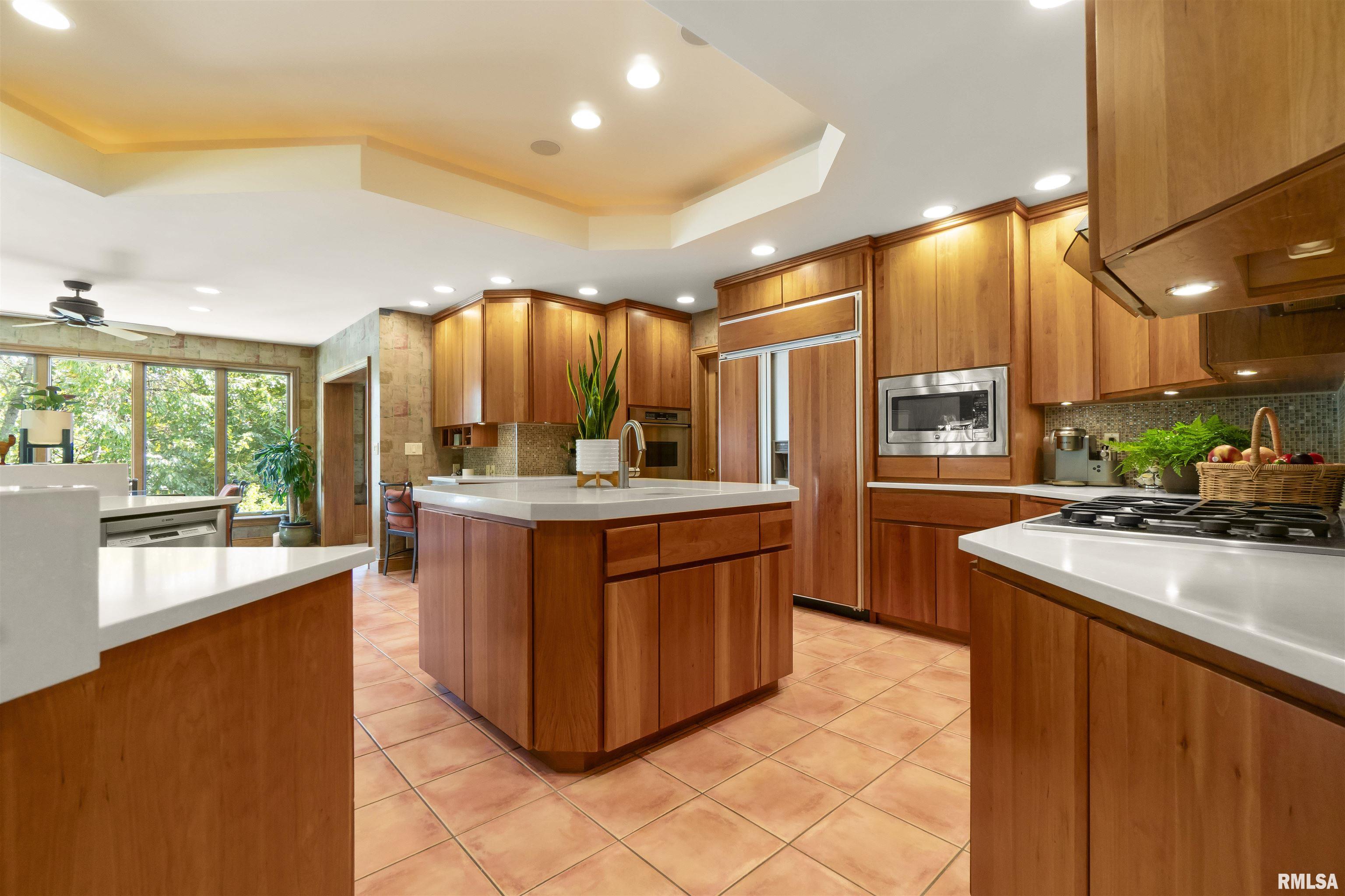 200 W Ravinwoods Road, Peoria, Illinois image 24