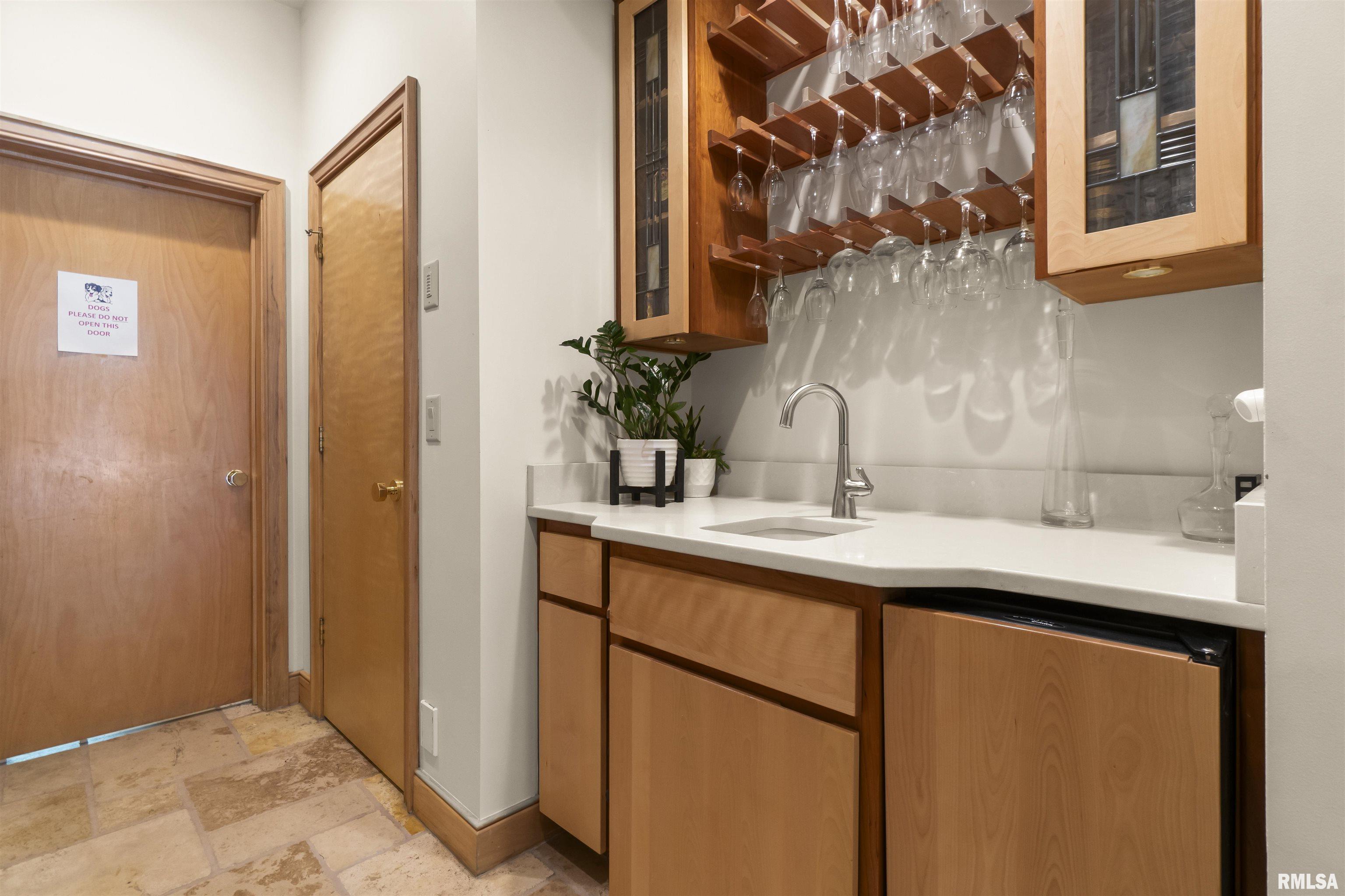 200 W Ravinwoods Road, Peoria, Illinois image 28