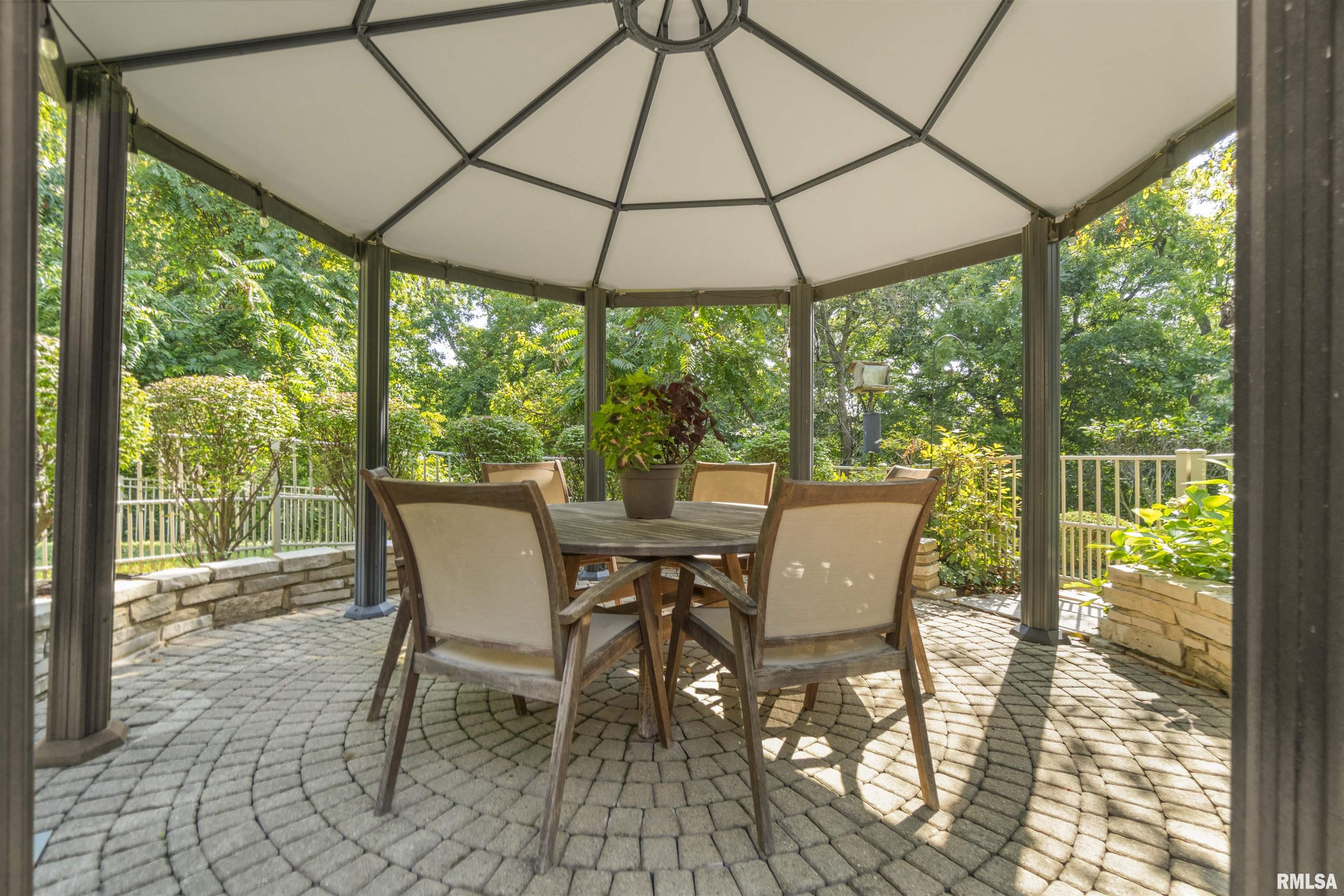 200 W Ravinwoods Road, Peoria, Illinois image 18