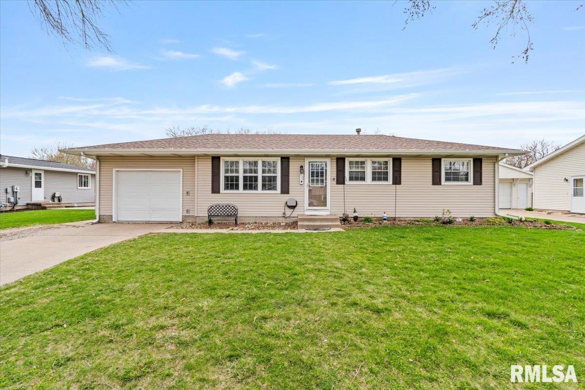 204 N 8th Street, Eldridge, Iowa image 1